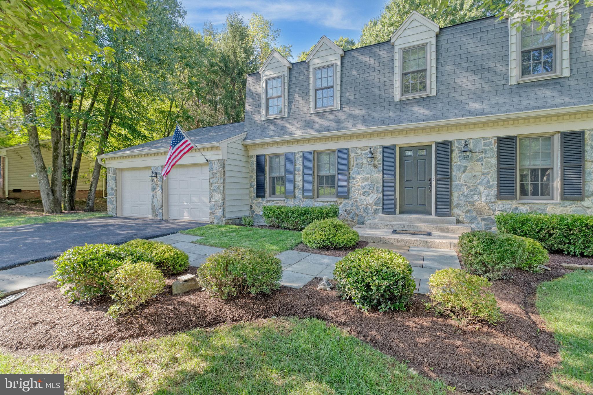 HOLLY KNOLL - Residential