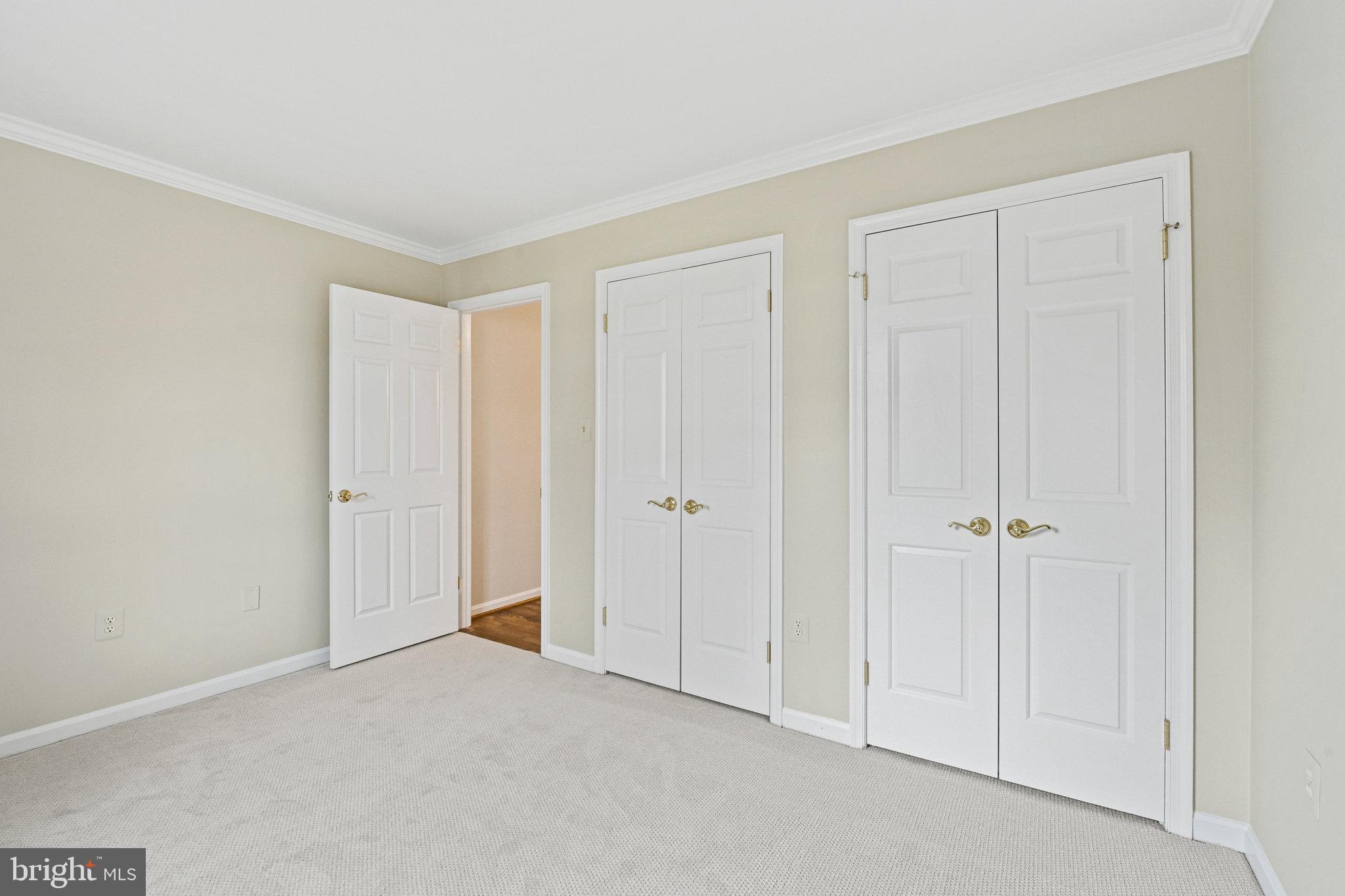 HOLLY KNOLL - Residential