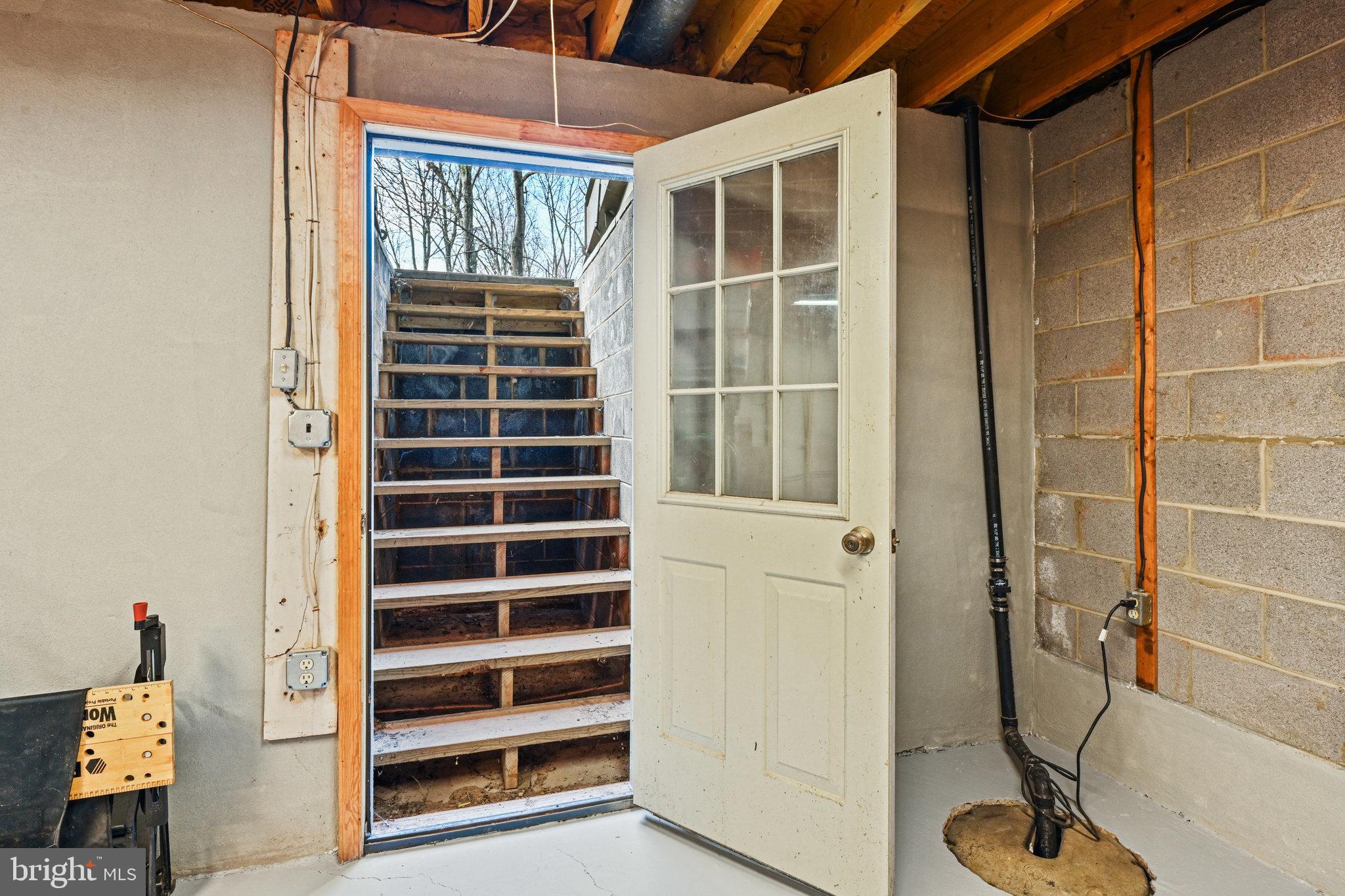 HOLLY KNOLL - Residential