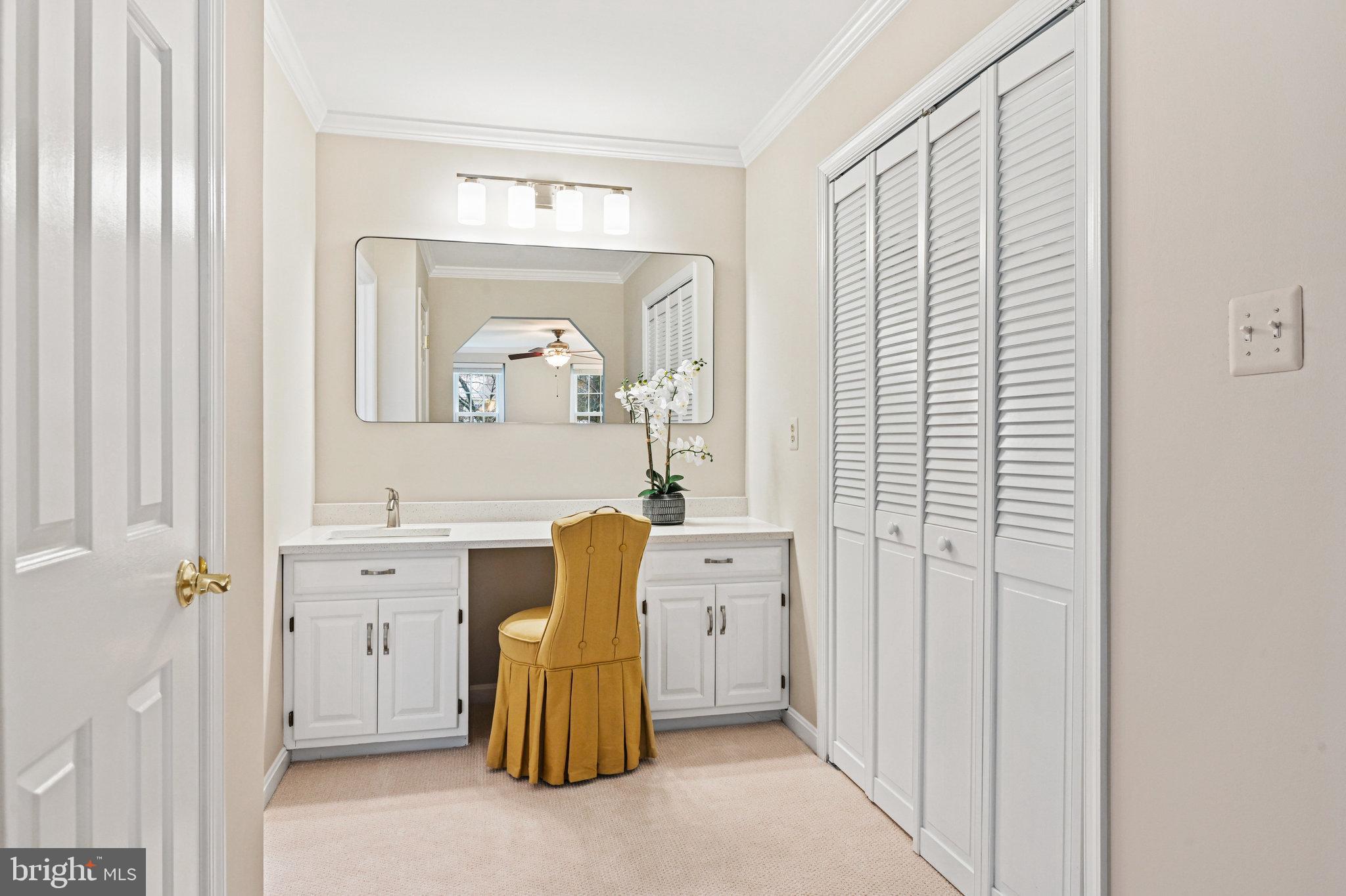 HOLLY KNOLL - Residential