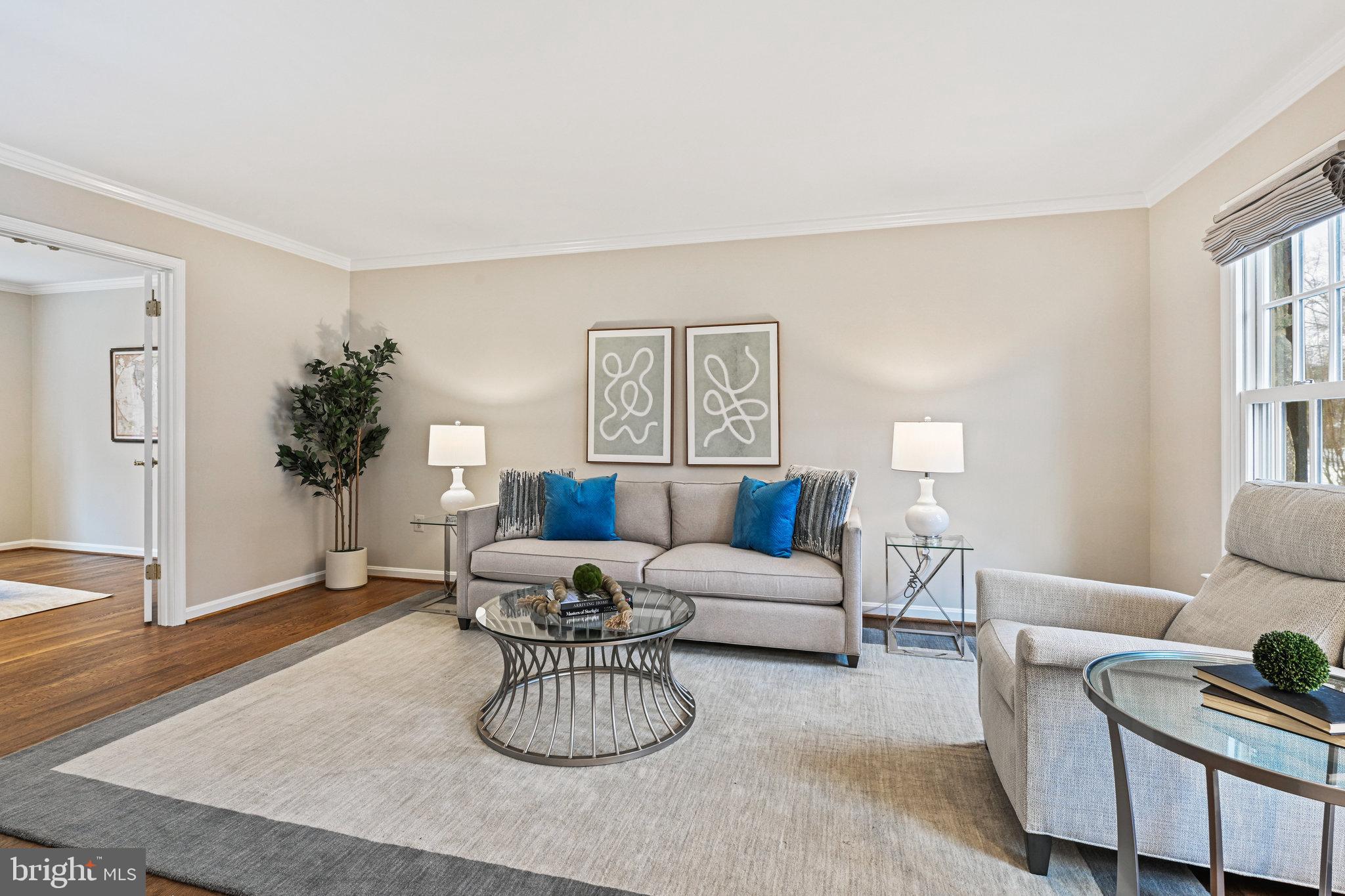 HOLLY KNOLL - Residential