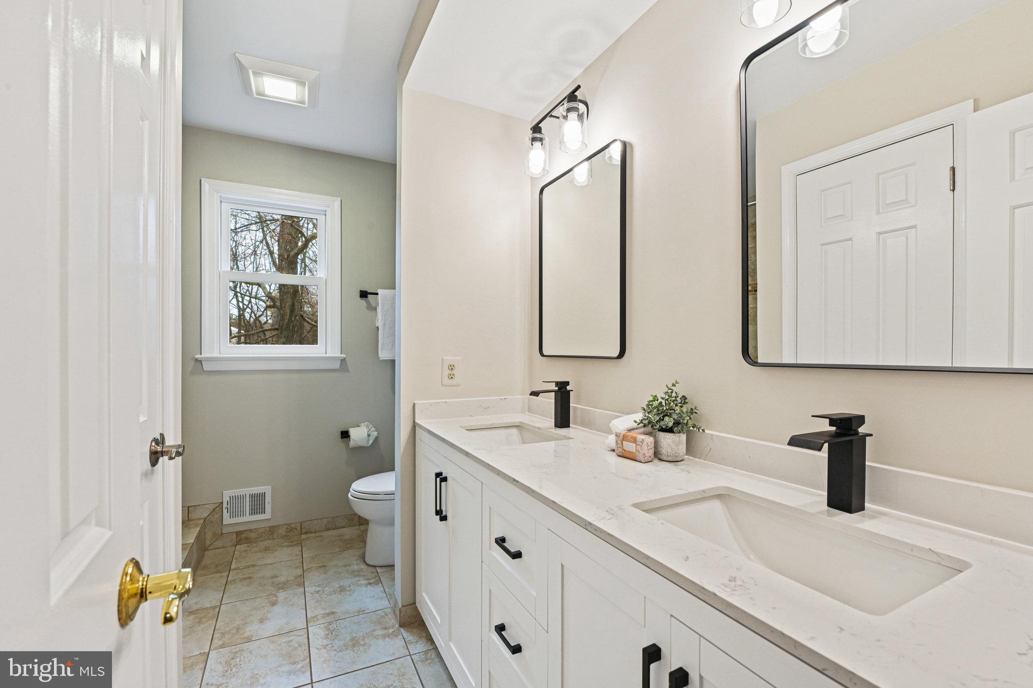 HOLLY KNOLL - Residential