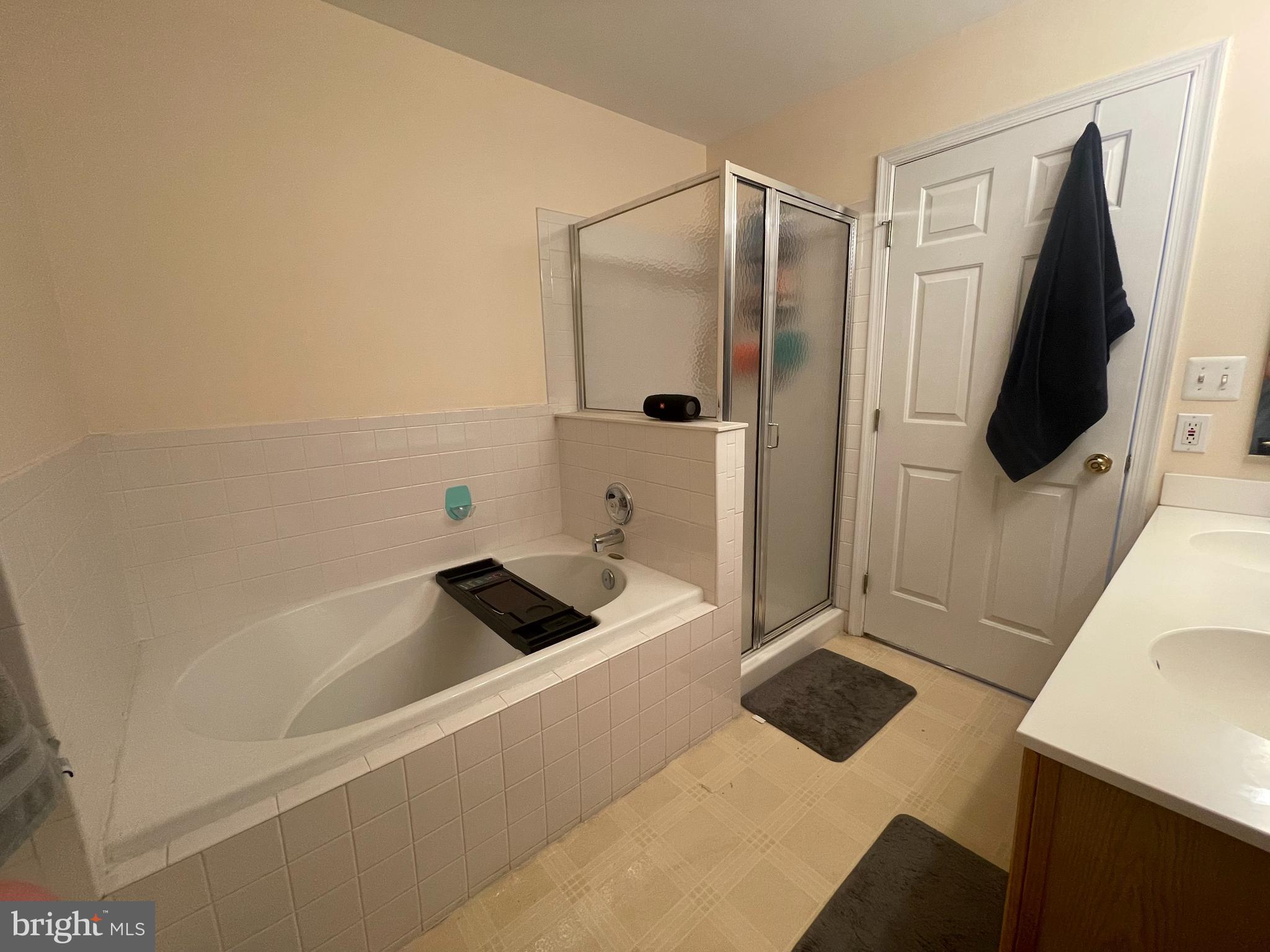 CENTRE RIDGE - Residential Lease