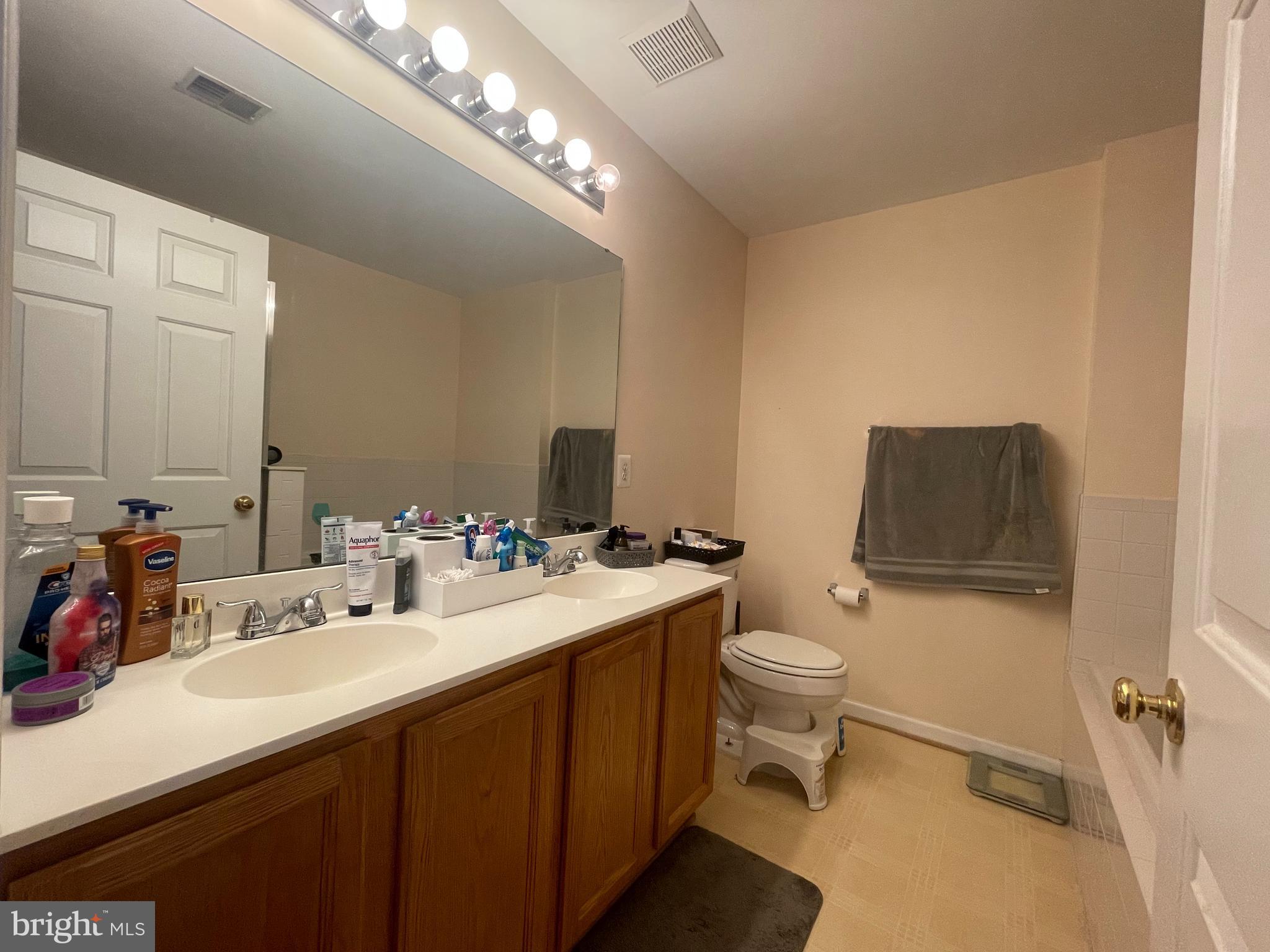 CENTRE RIDGE - Residential Lease