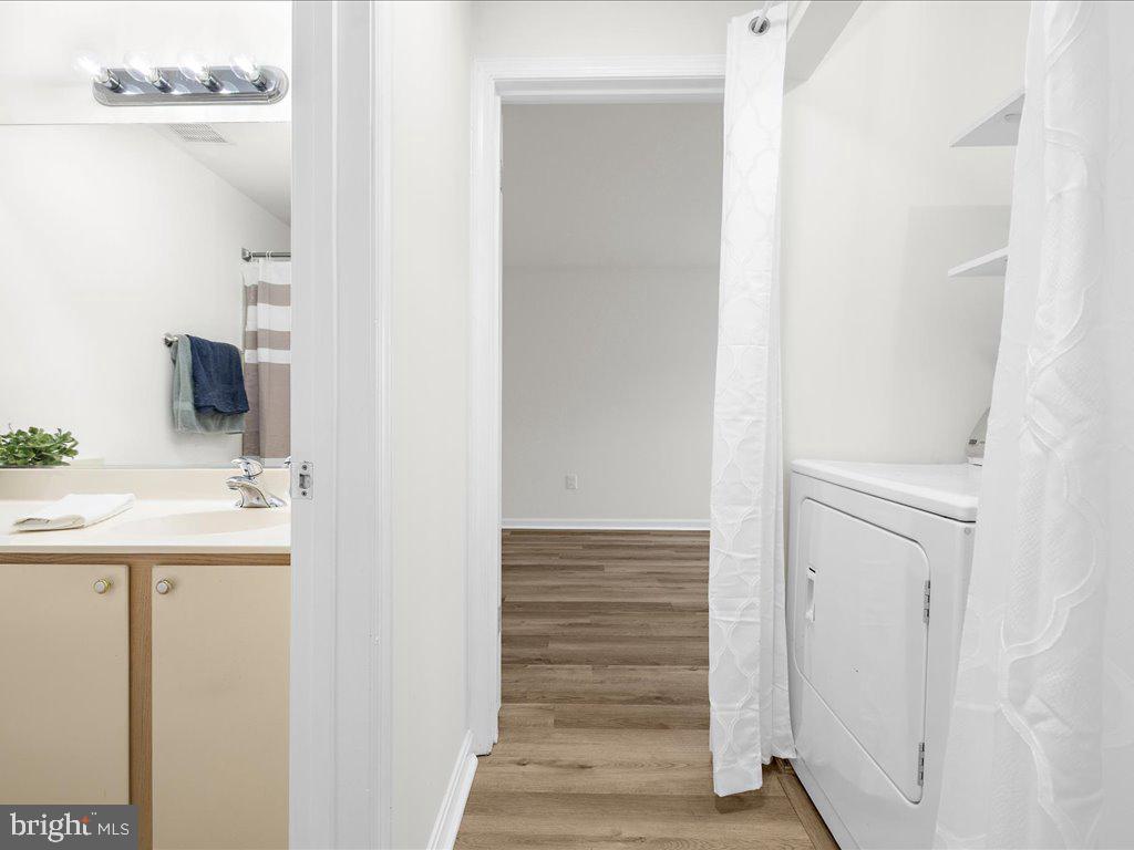 CROMWELL FOUNTAIN - Residential