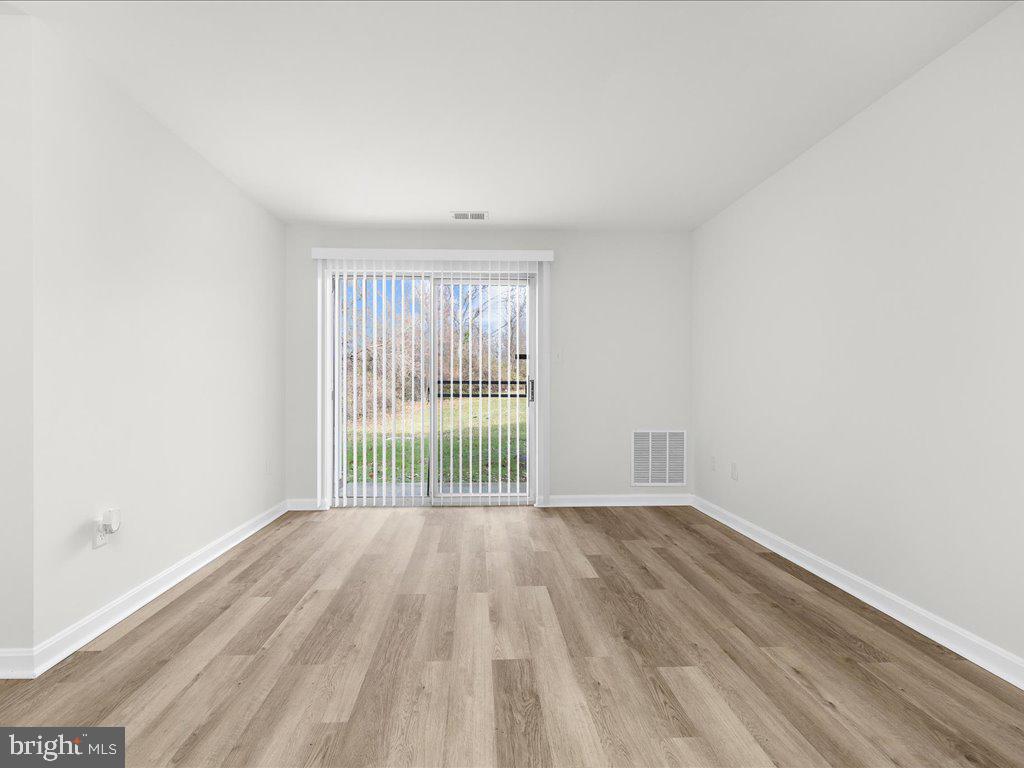 CROMWELL FOUNTAIN - Residential