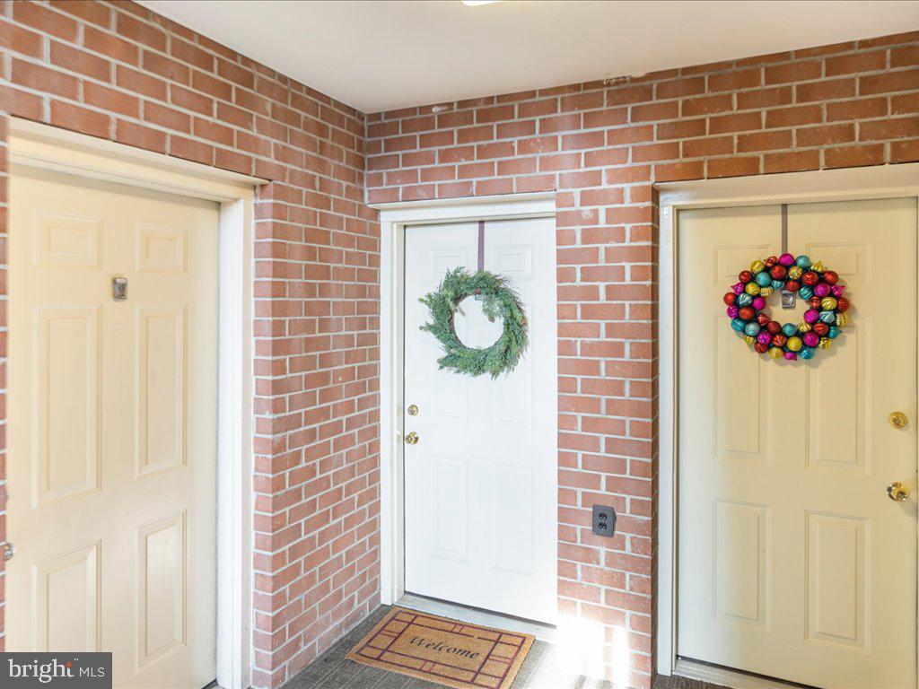 CROMWELL FOUNTAIN - Residential