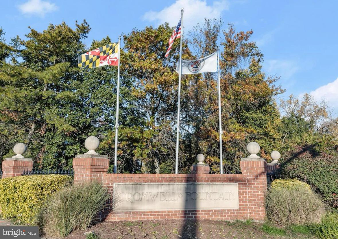 CROMWELL FOUNTAIN - Residential