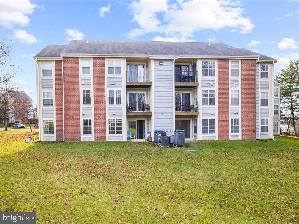 CROMWELL FOUNTAIN - Residential