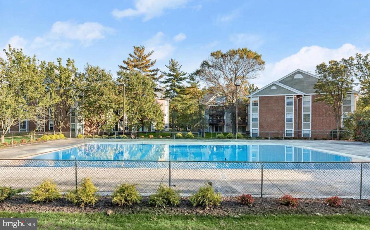 CROMWELL FOUNTAIN - Residential