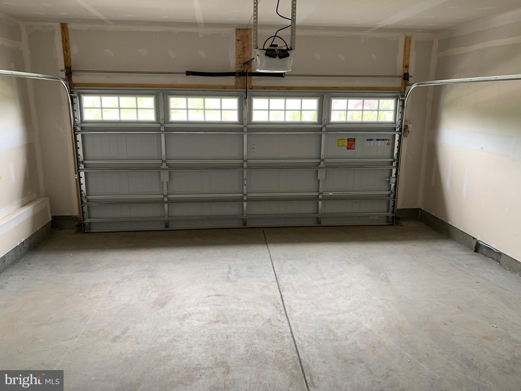 MEADE'S CROSSING - Residential Lease