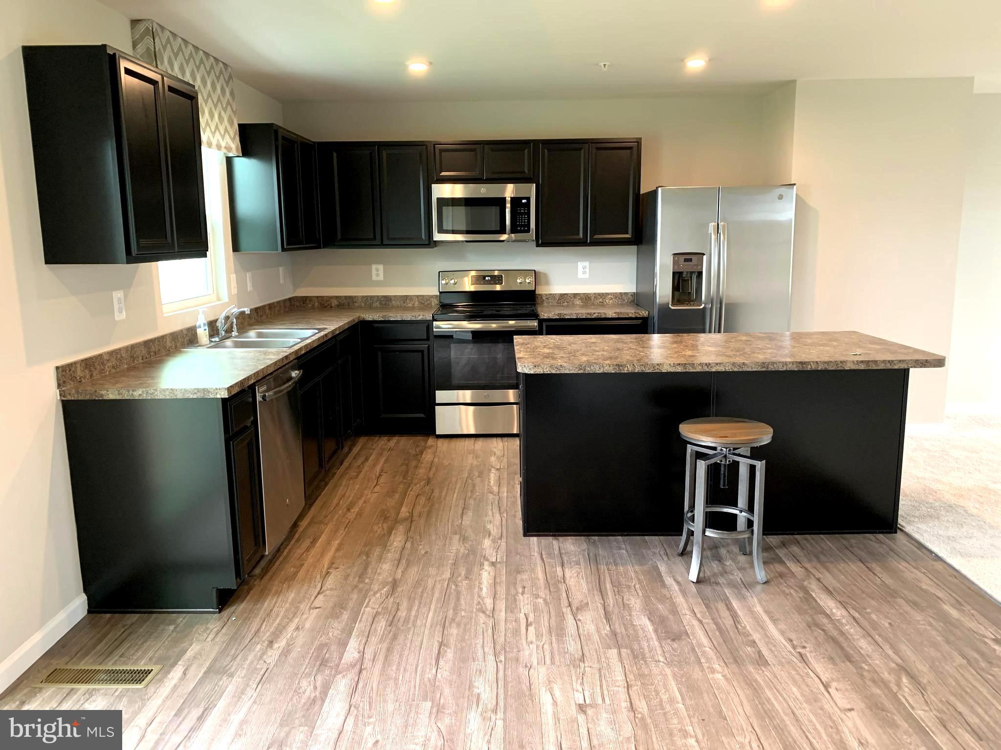 MEADE'S CROSSING - Residential Lease