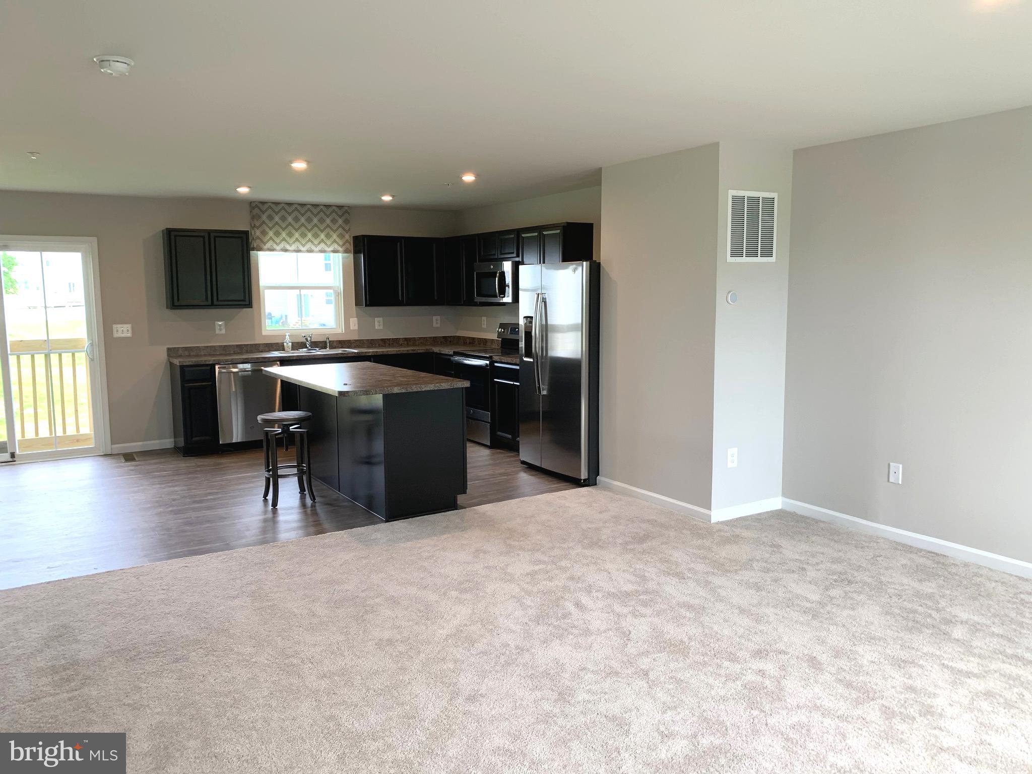 MEADE'S CROSSING - Residential Lease