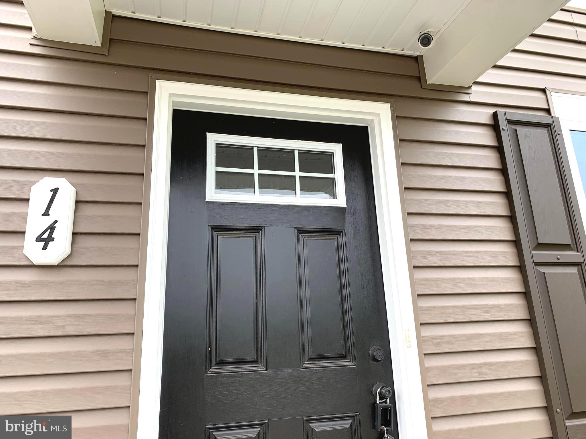 MEADE'S CROSSING - Residential Lease