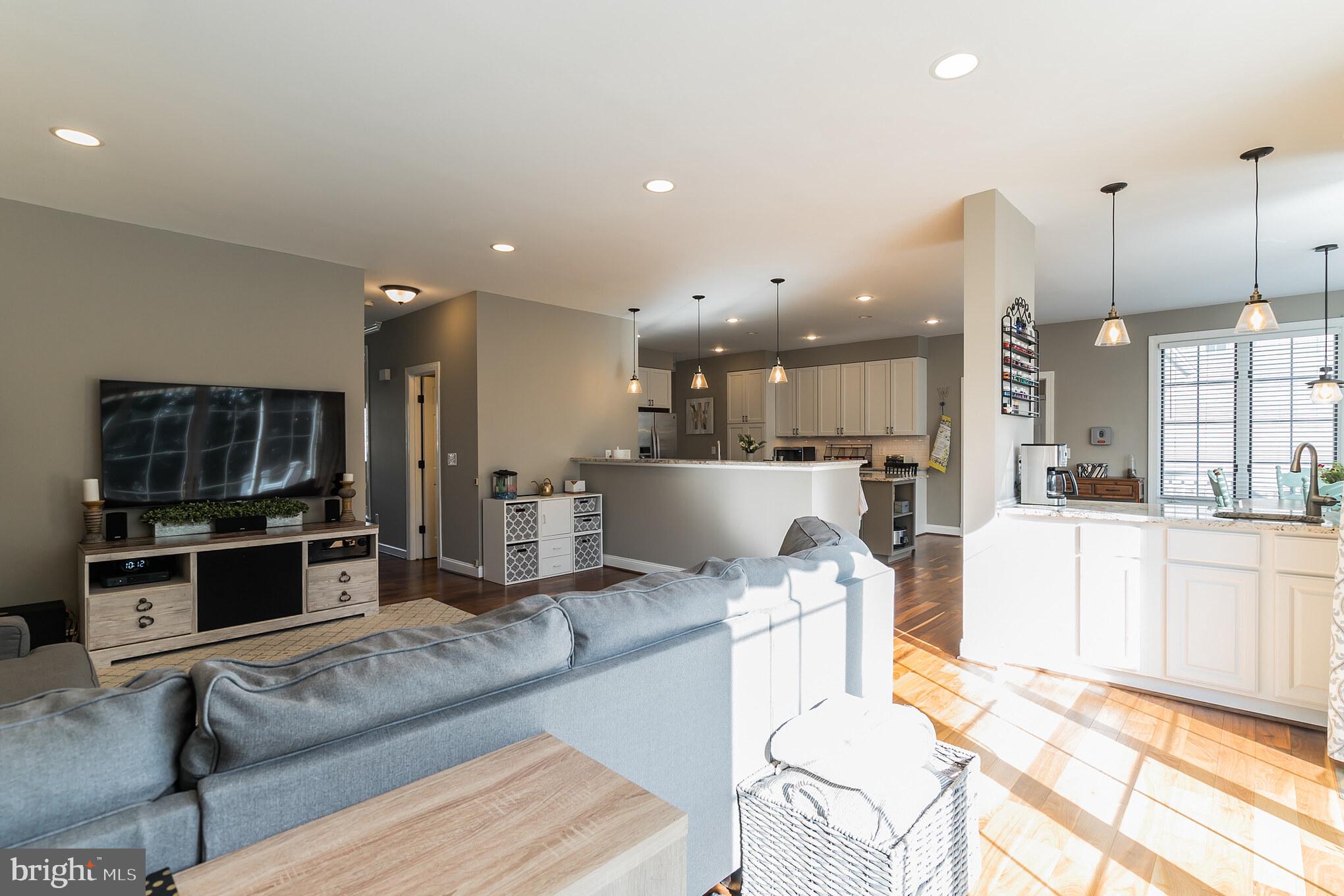 ASHBURN VILLAGE - Residential