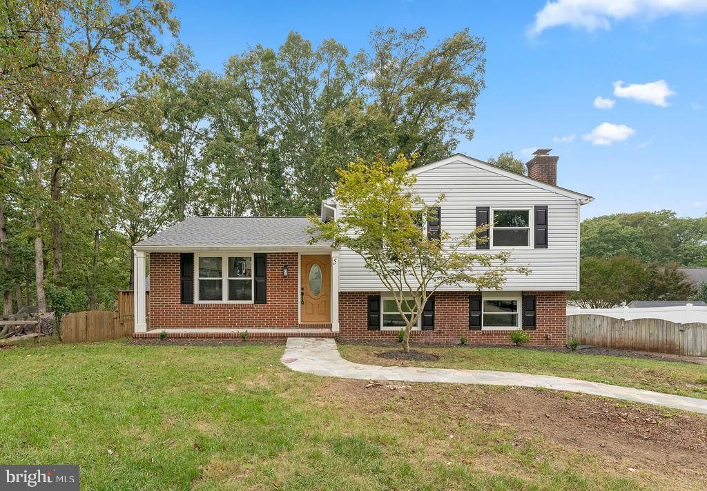Photo of 5 Creekwood Lane, FREDERICKSBURG, VA 22405 (MLS # VAST2042778)
