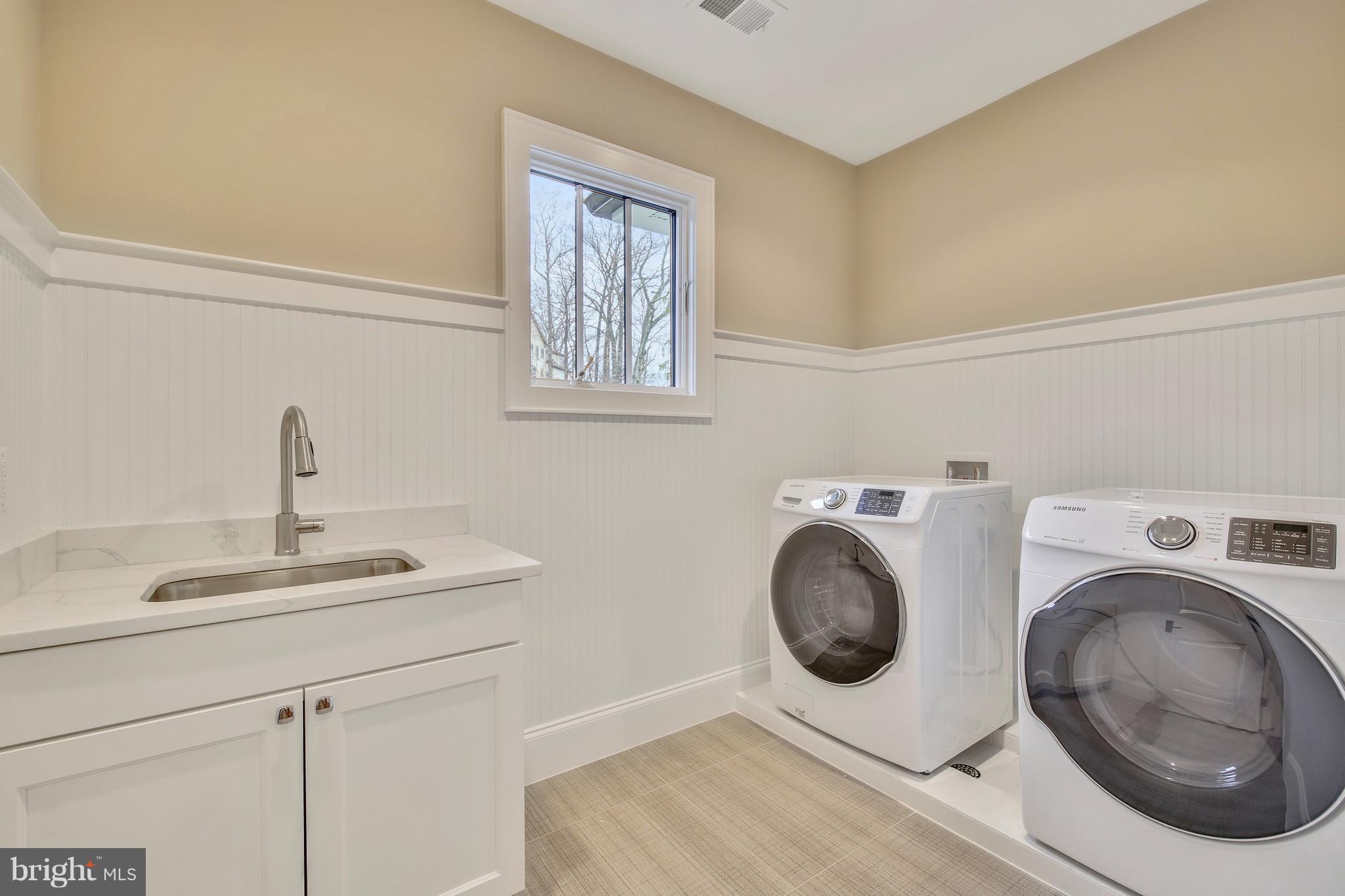 LEE HEIGHTS - Residential