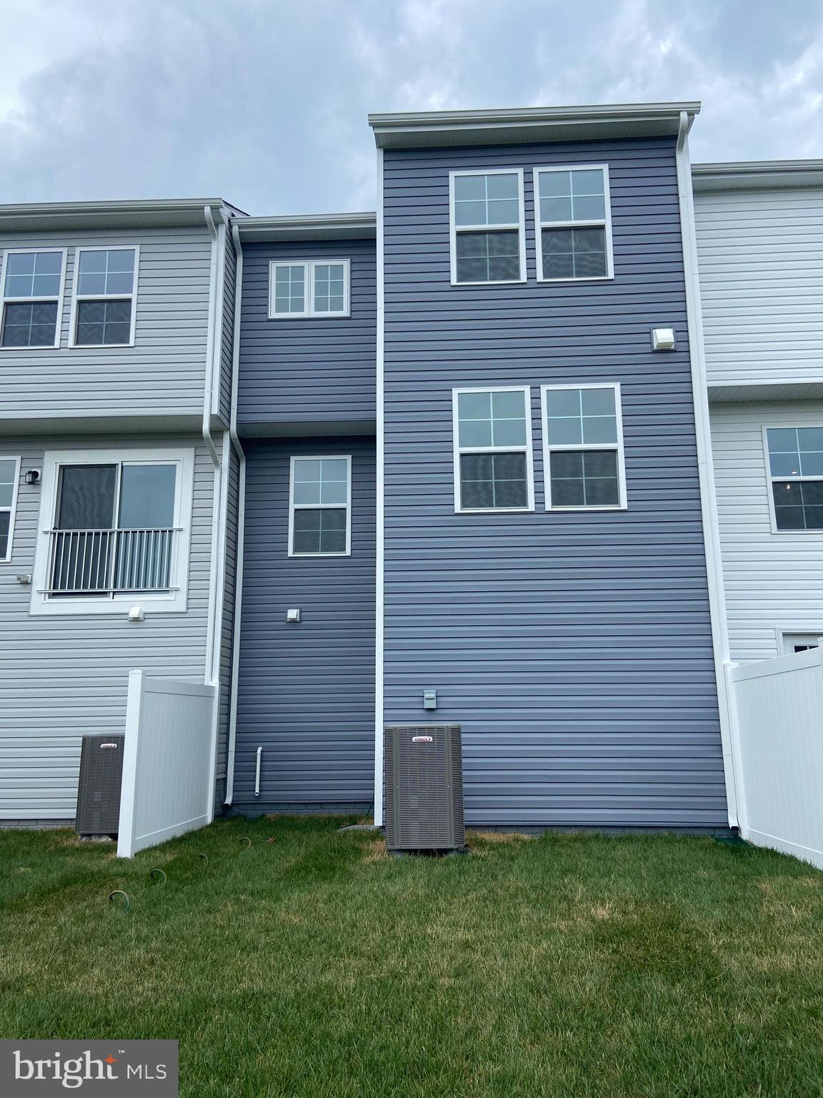 OVERLOOK AT RIVERSIDE TOWNHOMES - Residential Lease