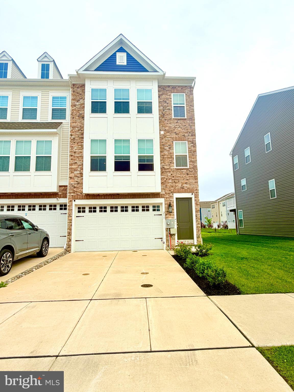 Photo 1 of 60 — 211 DOUGLAS WAY, MIDDLETOWN, DE 19709