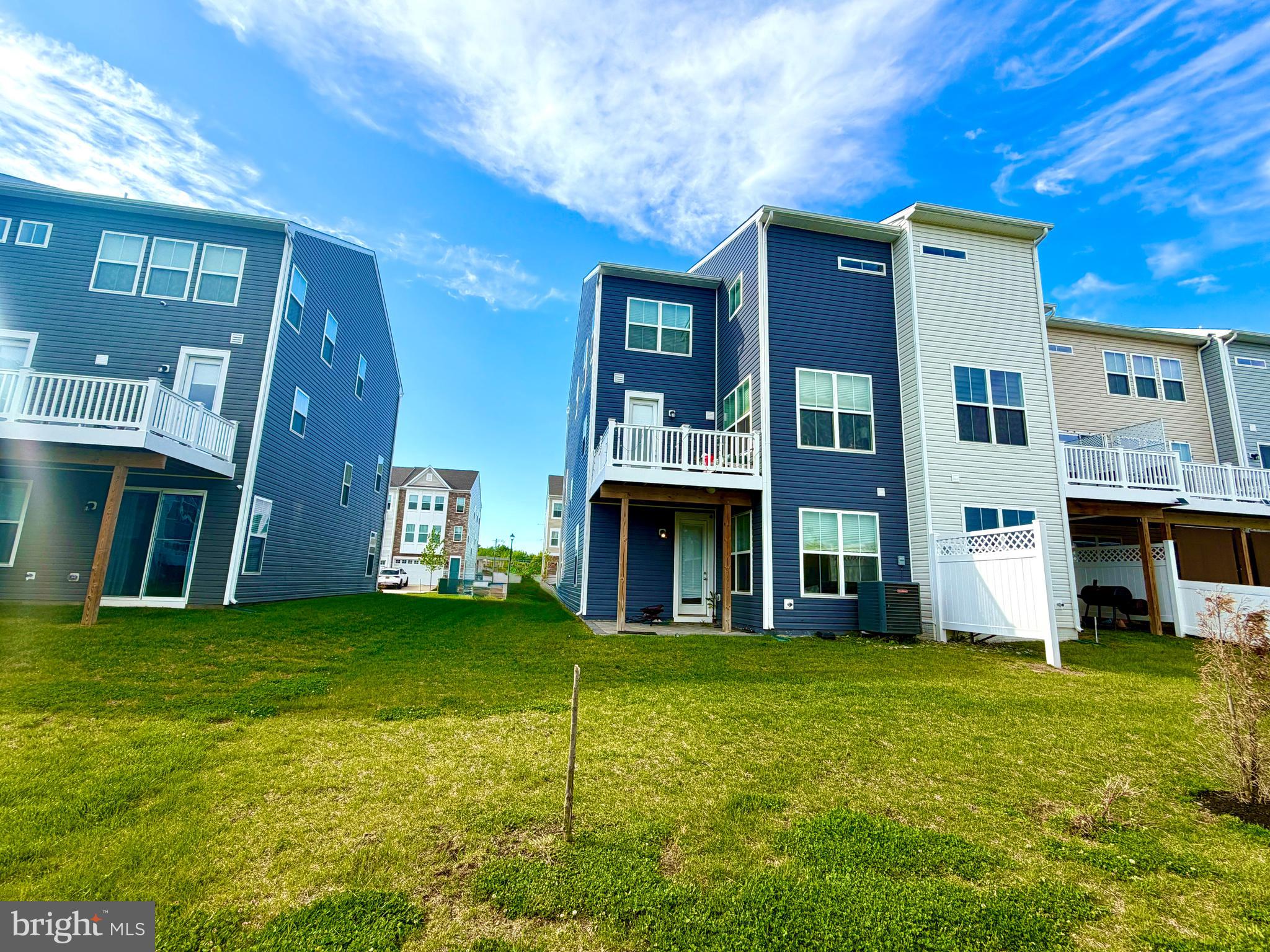 211 DOUGLAS WAY