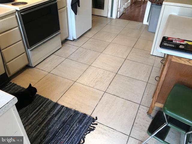 1903 E MADISON STREET