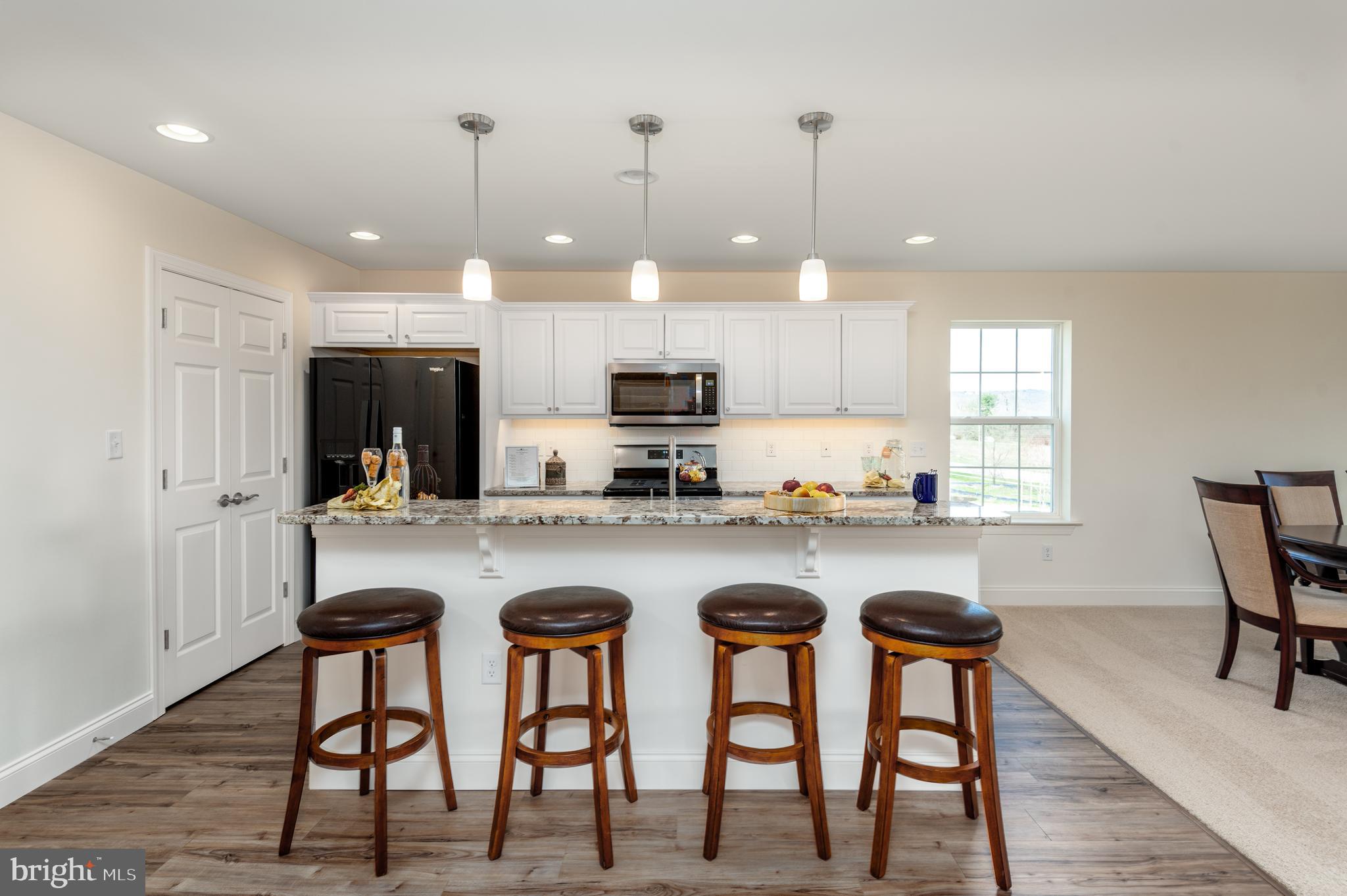 WINDY HEIGHTS, THE NEW - Residential