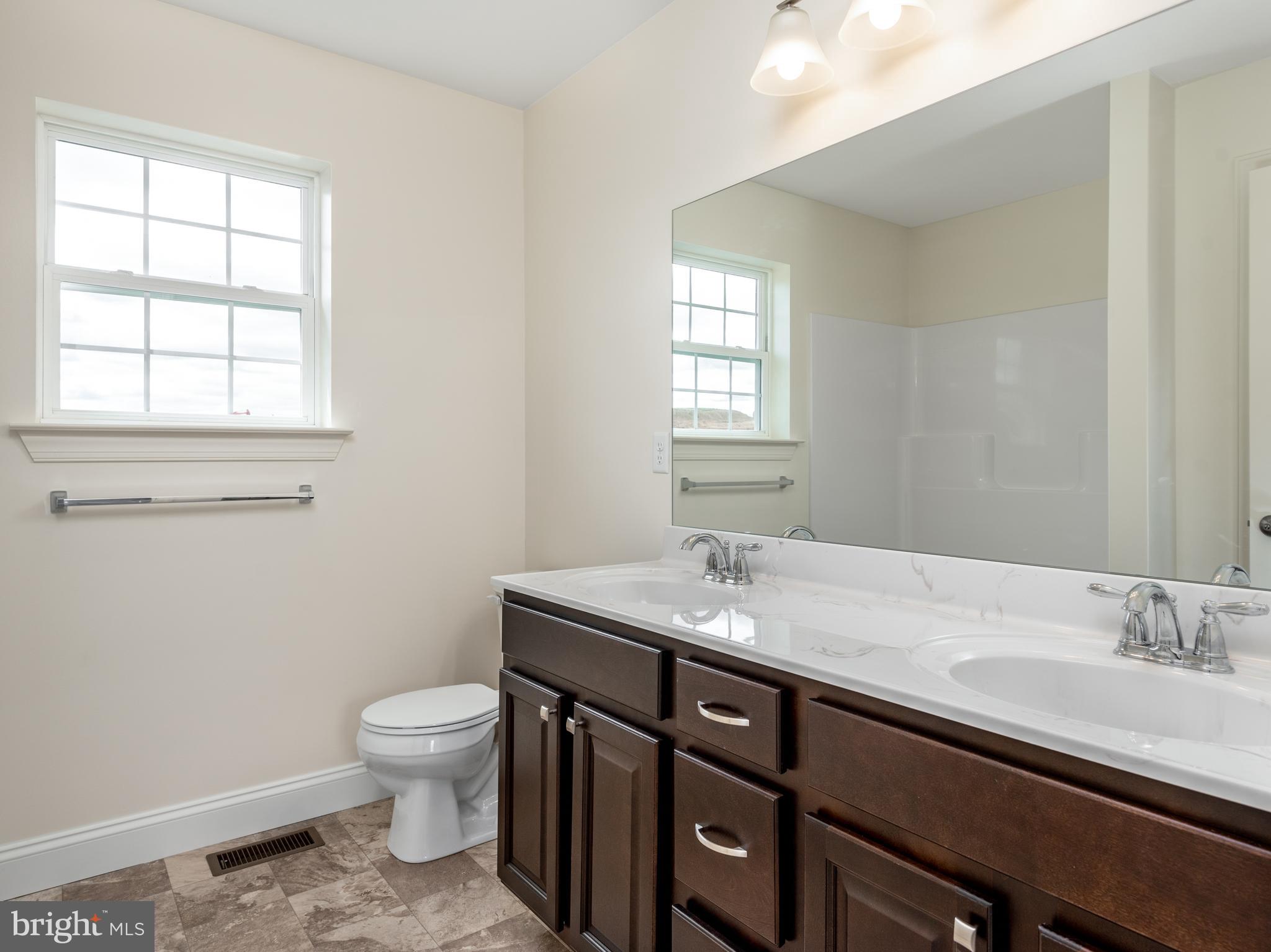 WINDY HEIGHTS, THE NEW - Residential