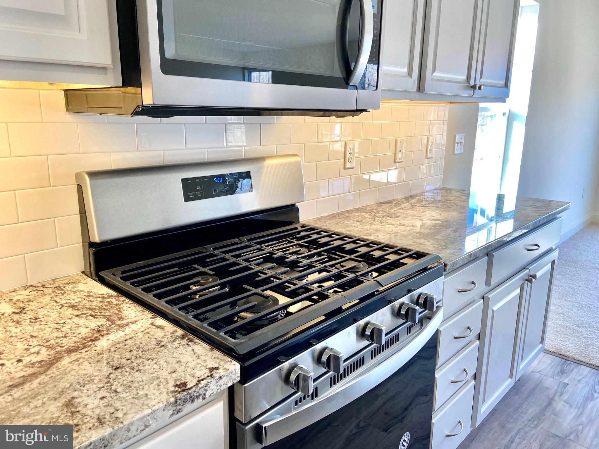 WINDY HEIGHTS, THE NEW - Residential