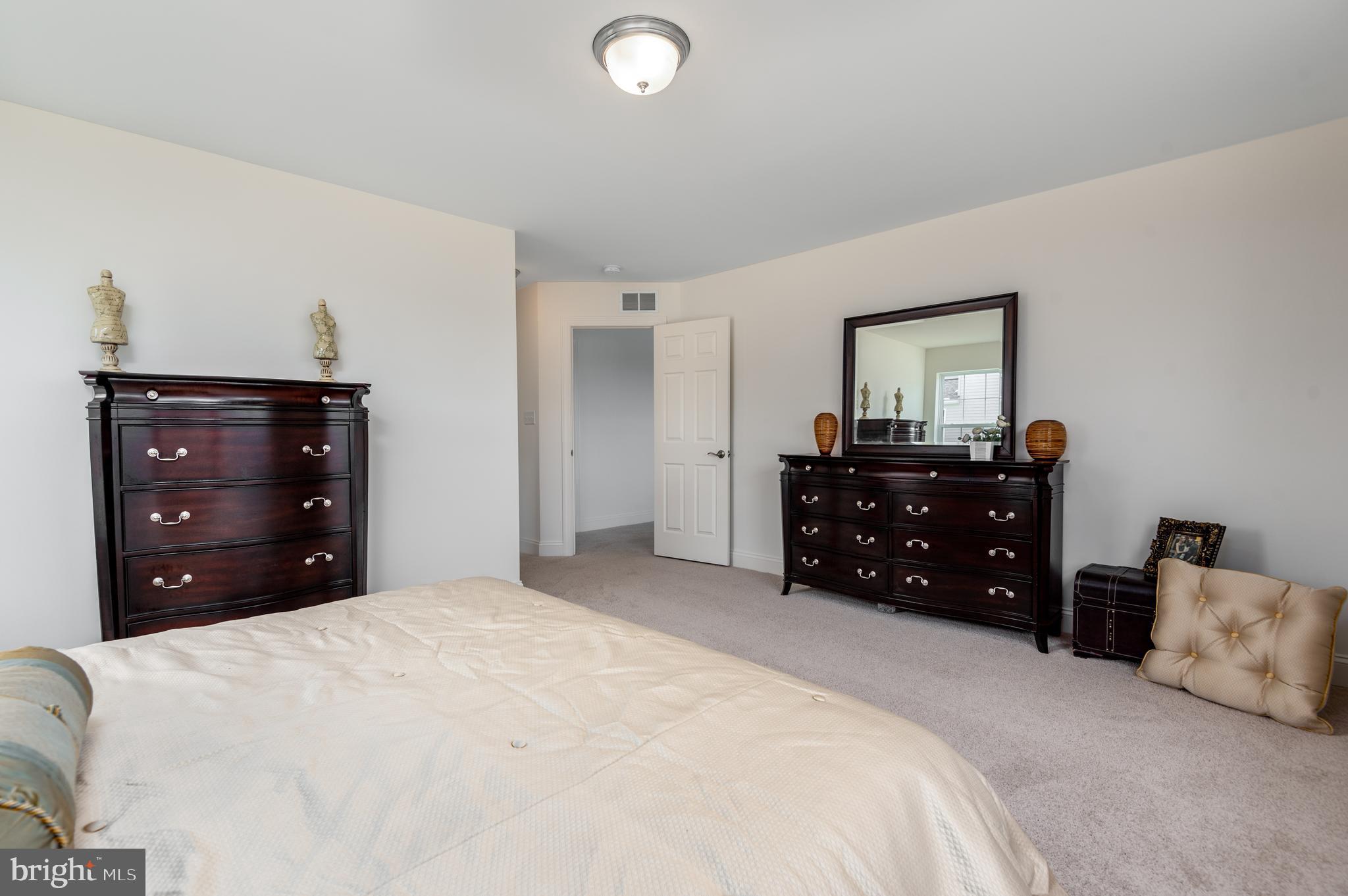 WINDY HEIGHTS, THE NEW - Residential