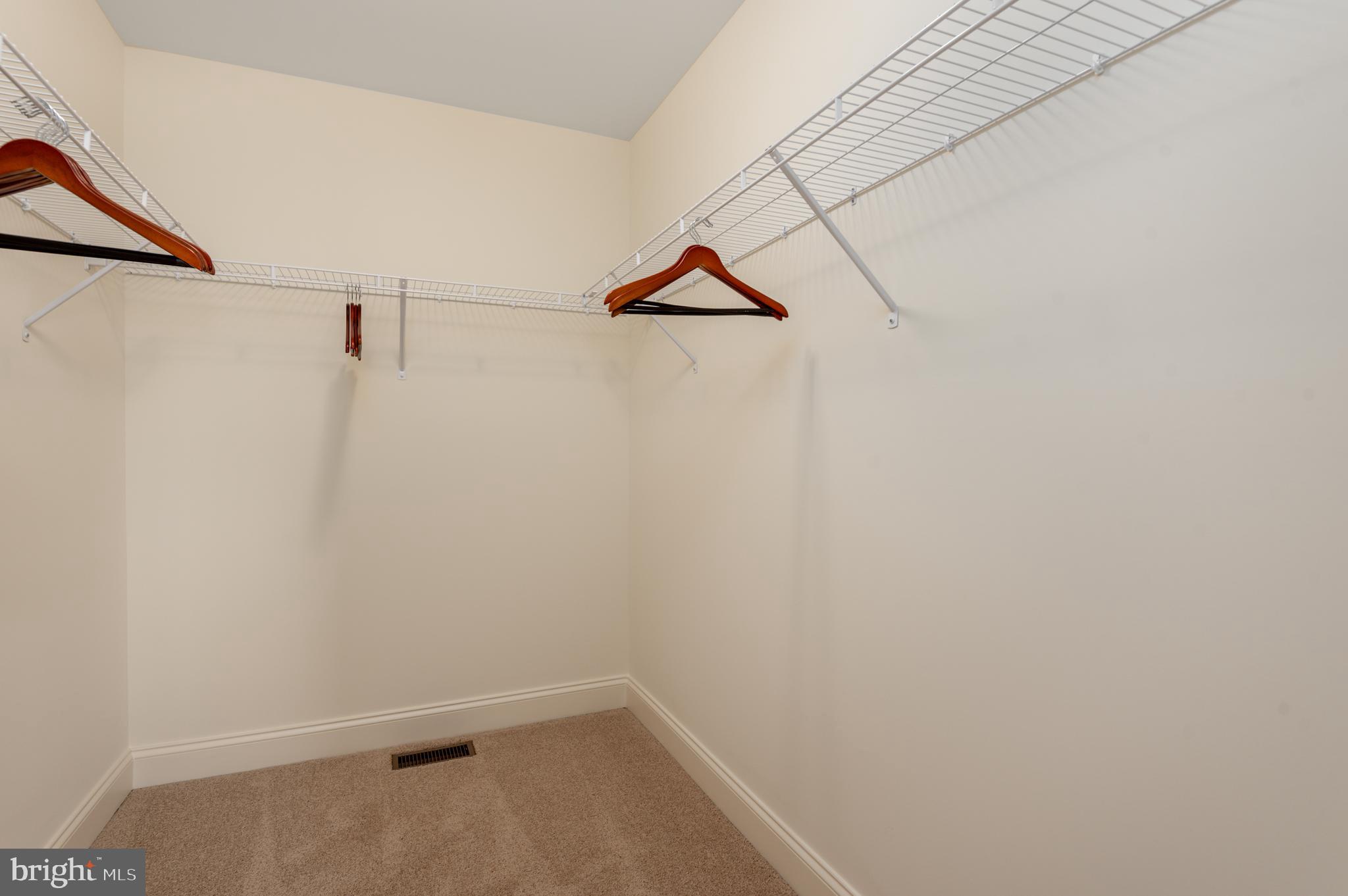 WINDY HEIGHTS, THE NEW - Residential