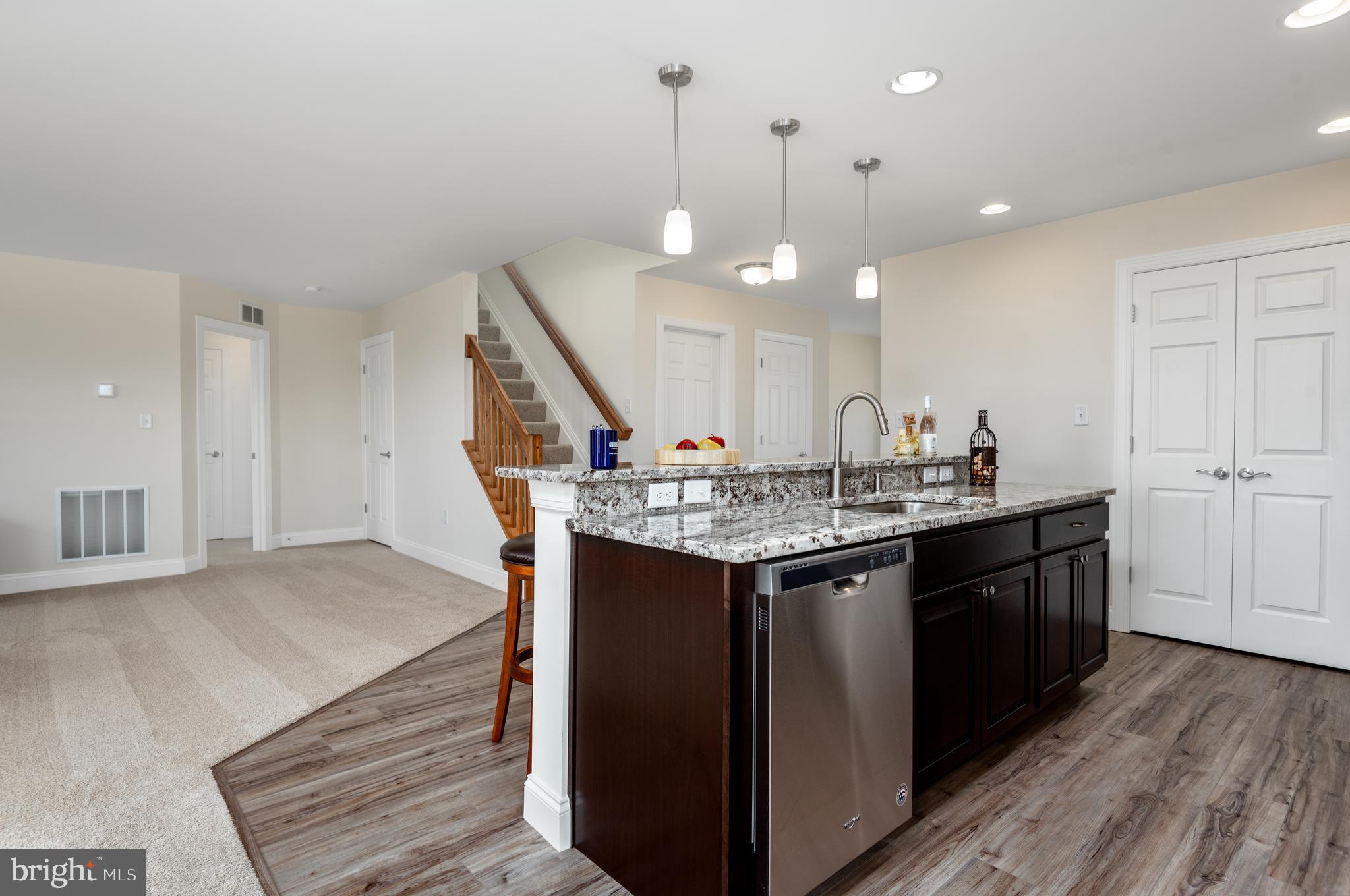 WINDY HEIGHTS, THE NEW - Residential