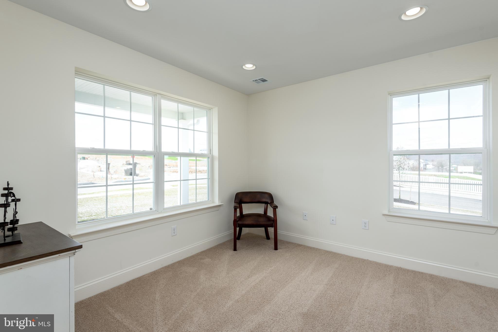 WINDY HEIGHTS, THE NEW - Residential