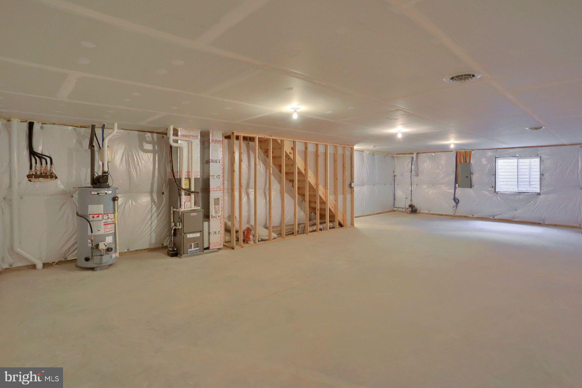 WINDY HEIGHTS, THE NEW - Residential