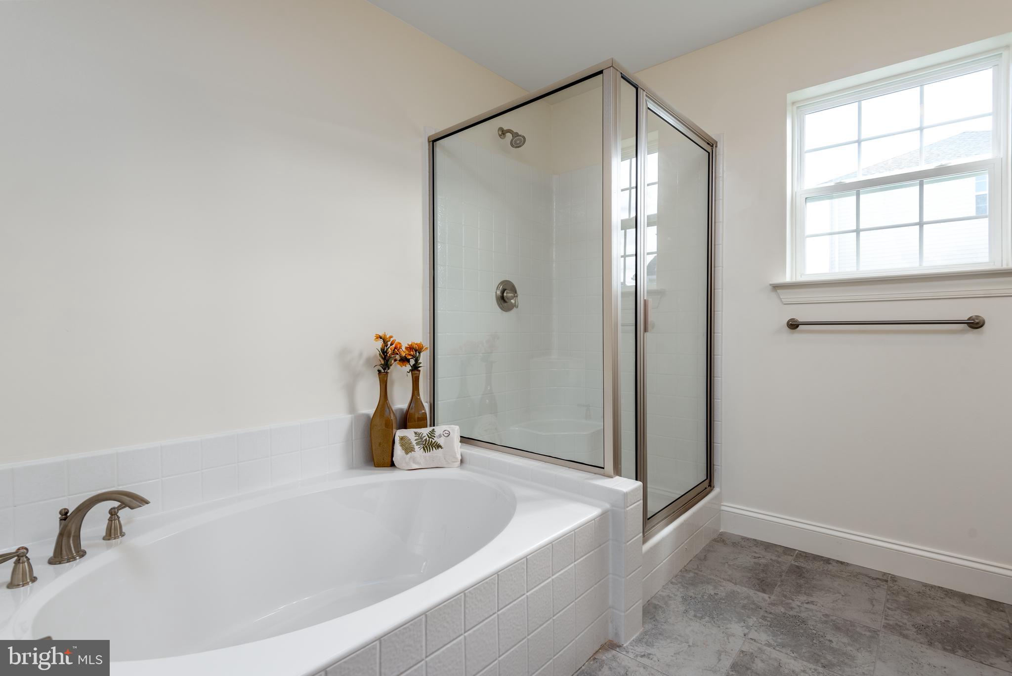 WINDY HEIGHTS, THE NEW - Residential