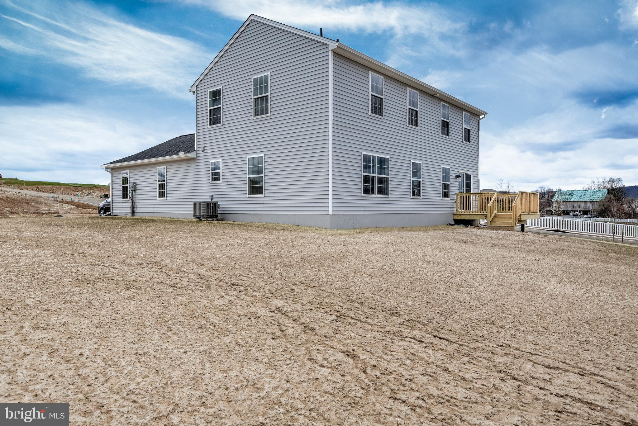 WINDY HEIGHTS, THE NEW - Residential