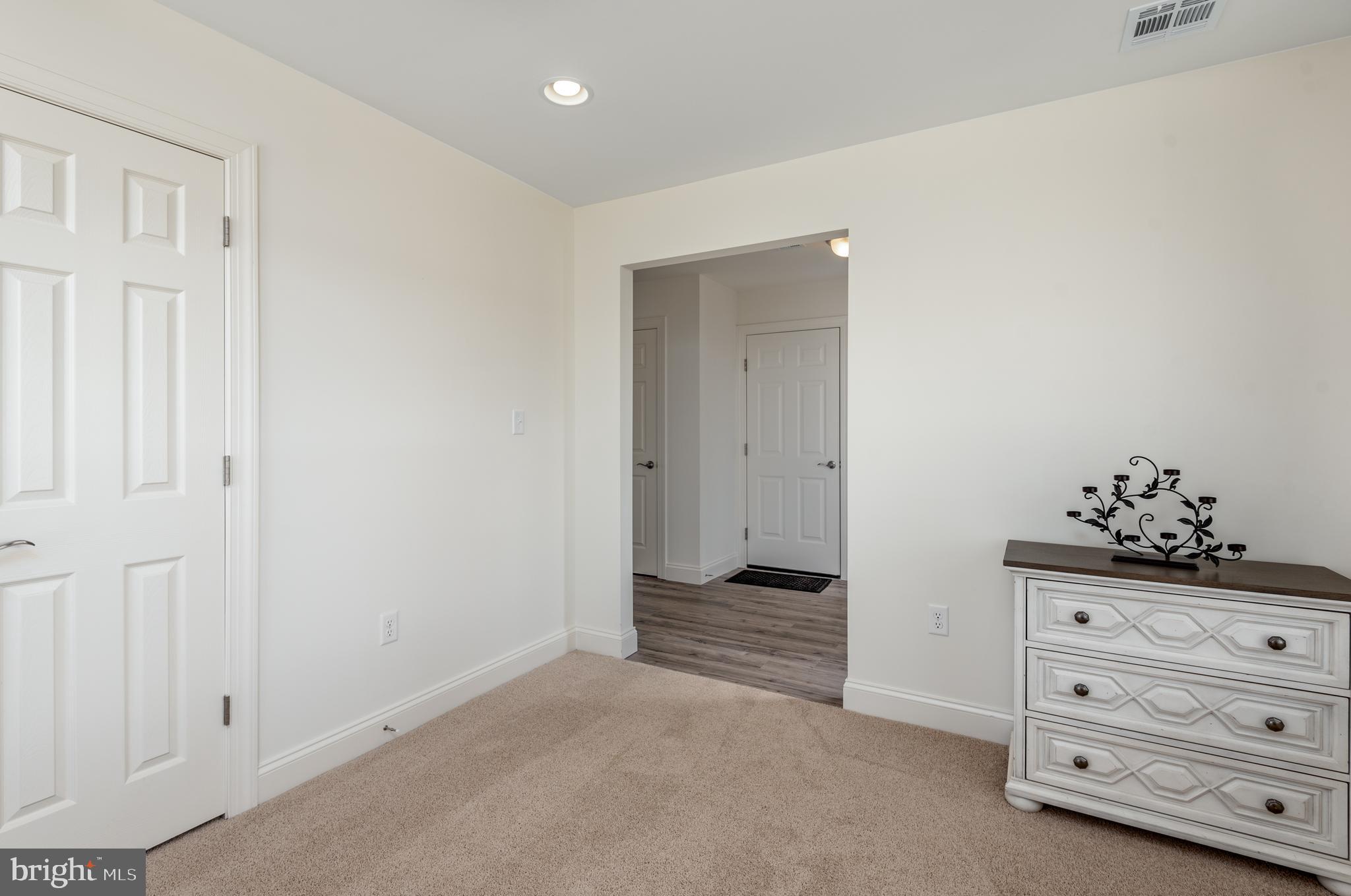 WINDY HEIGHTS, THE NEW - Residential