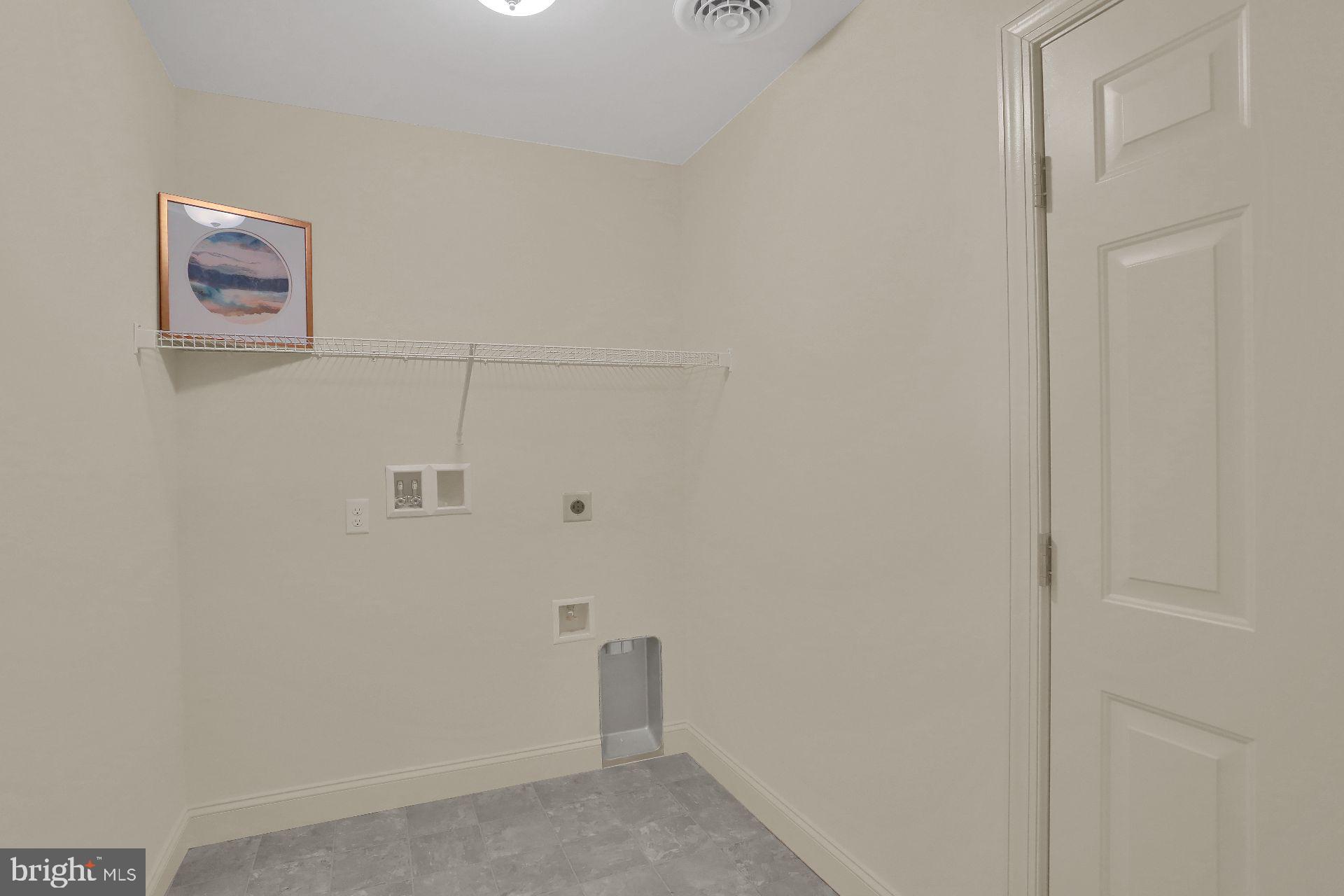 WINDY HEIGHTS, THE NEW - Residential