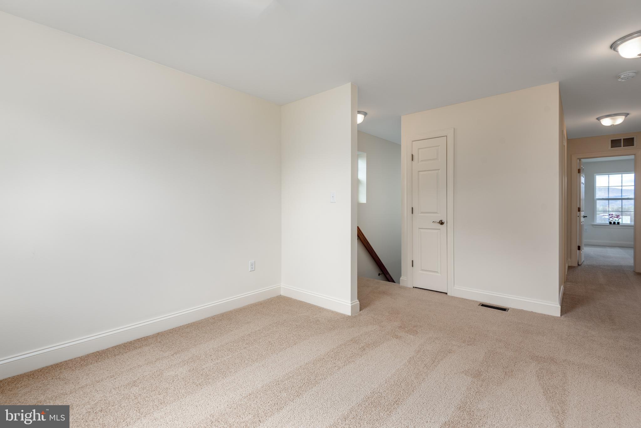 WINDY HEIGHTS, THE NEW - Residential