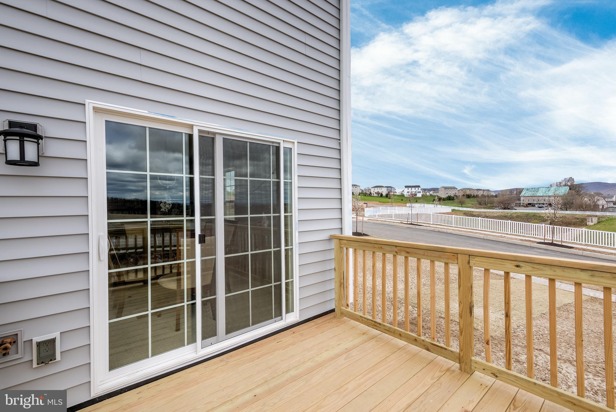 WINDY HEIGHTS, THE NEW - Residential