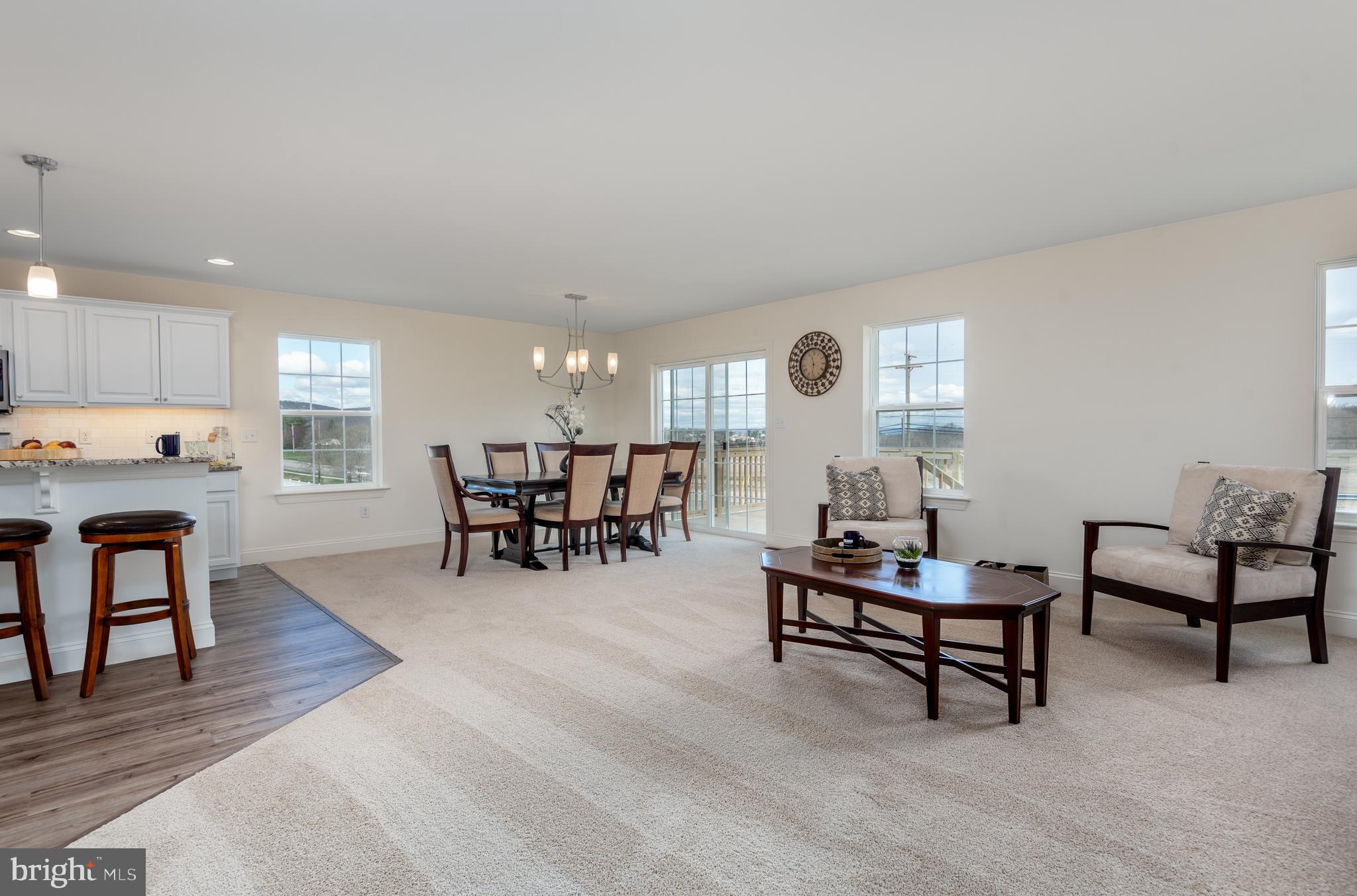 WINDY HEIGHTS, THE NEW - Residential