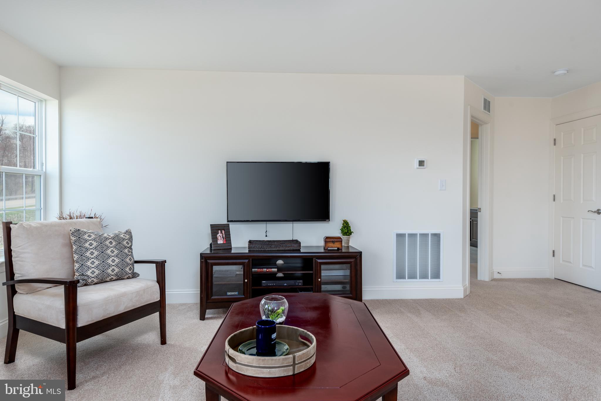 WINDY HEIGHTS, THE NEW - Residential