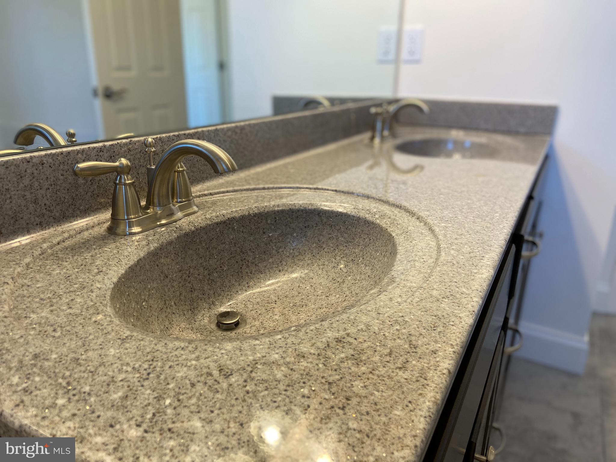 WINDY HEIGHTS, THE NEW - Residential