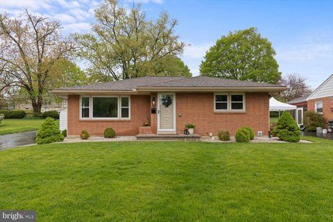 Photo of 651 GROFF AVE, ELIZABETHTOWN, PA 17022 (MLS # PALA2034300)