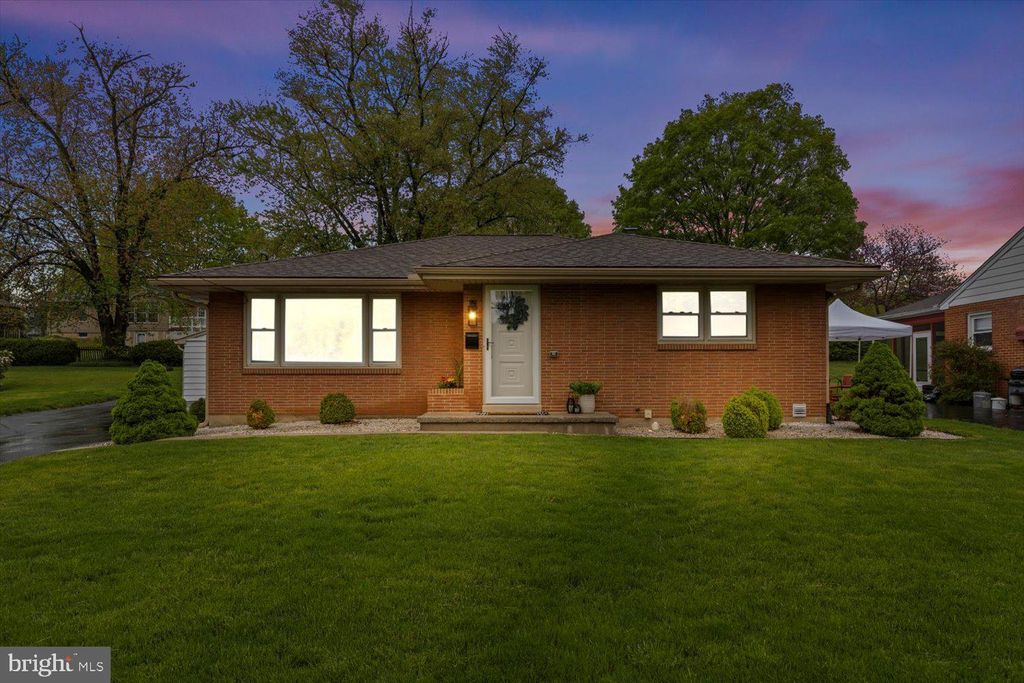 Photo of 651 GROFF AVE, ELIZABETHTOWN, PA 17022 (MLS # PALA2034300)