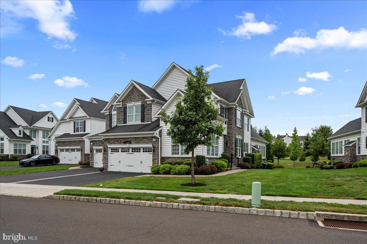 25 HILLYER LANE