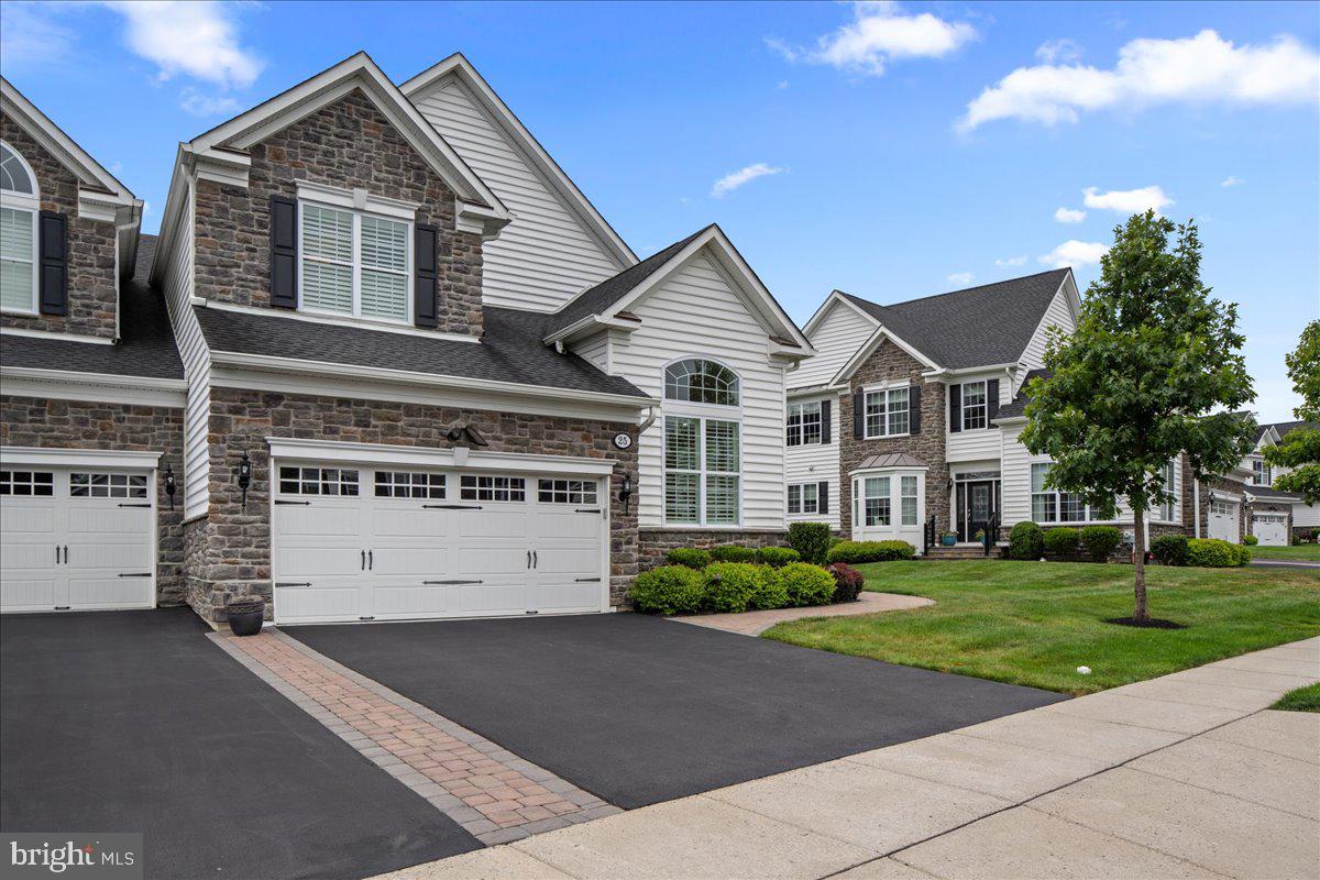 25 HILLYER LANE