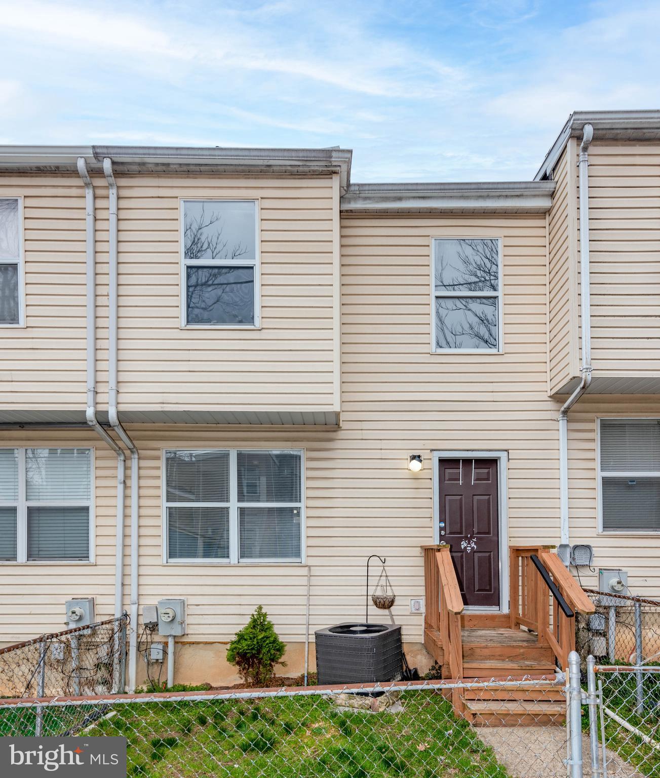 JOHNSTON SQUARE - Residential