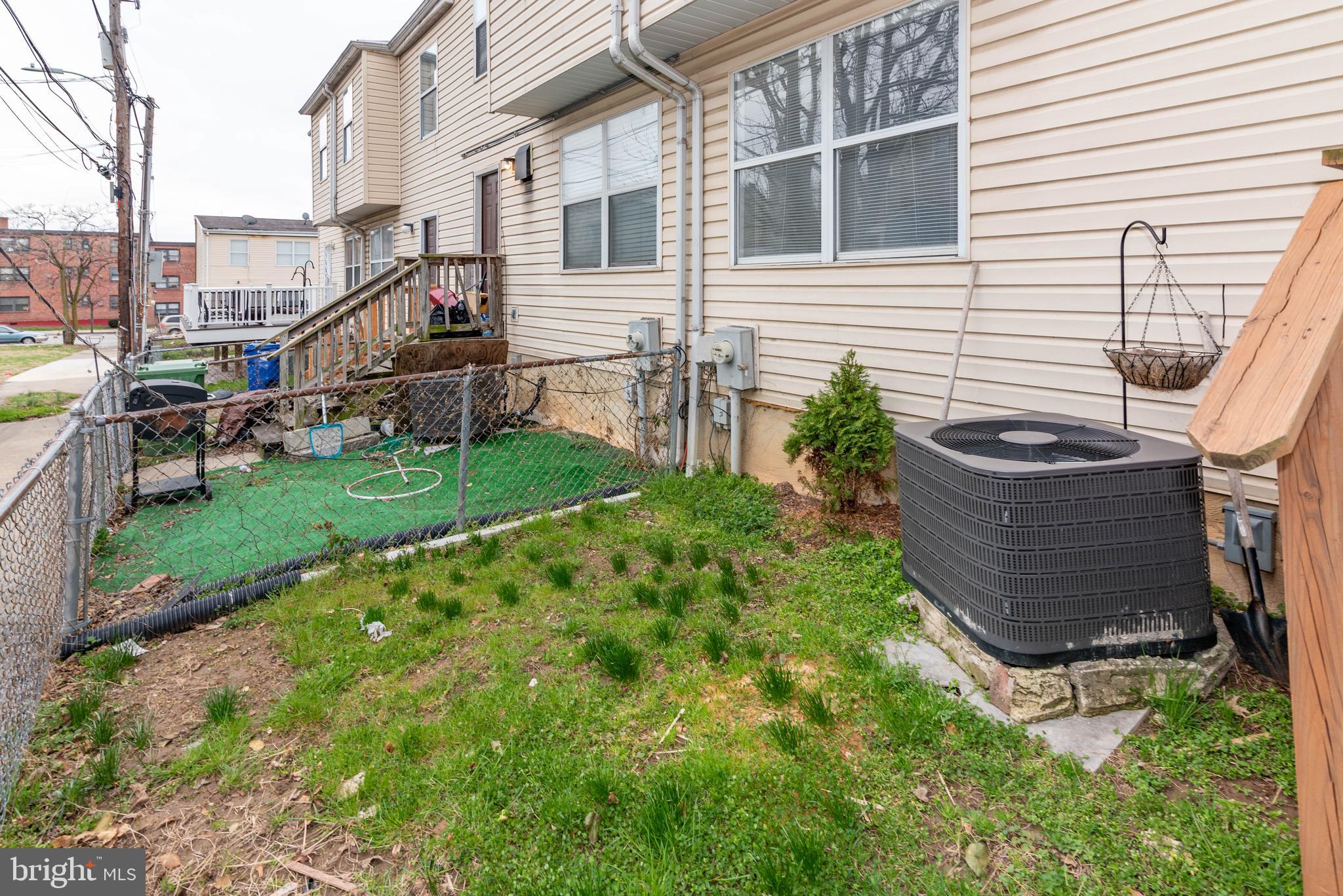 JOHNSTON SQUARE - Residential