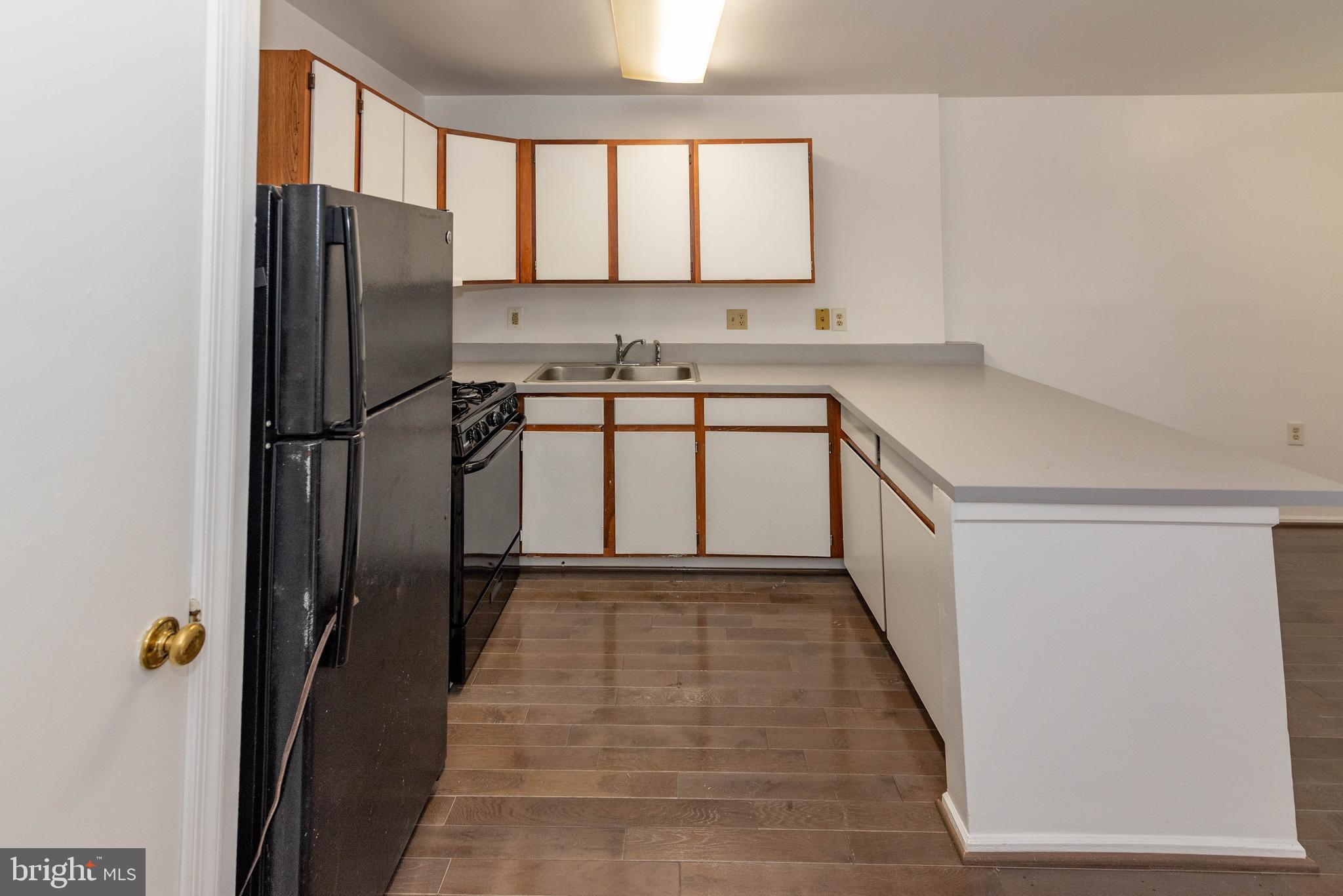 JOHNSTON SQUARE - Residential