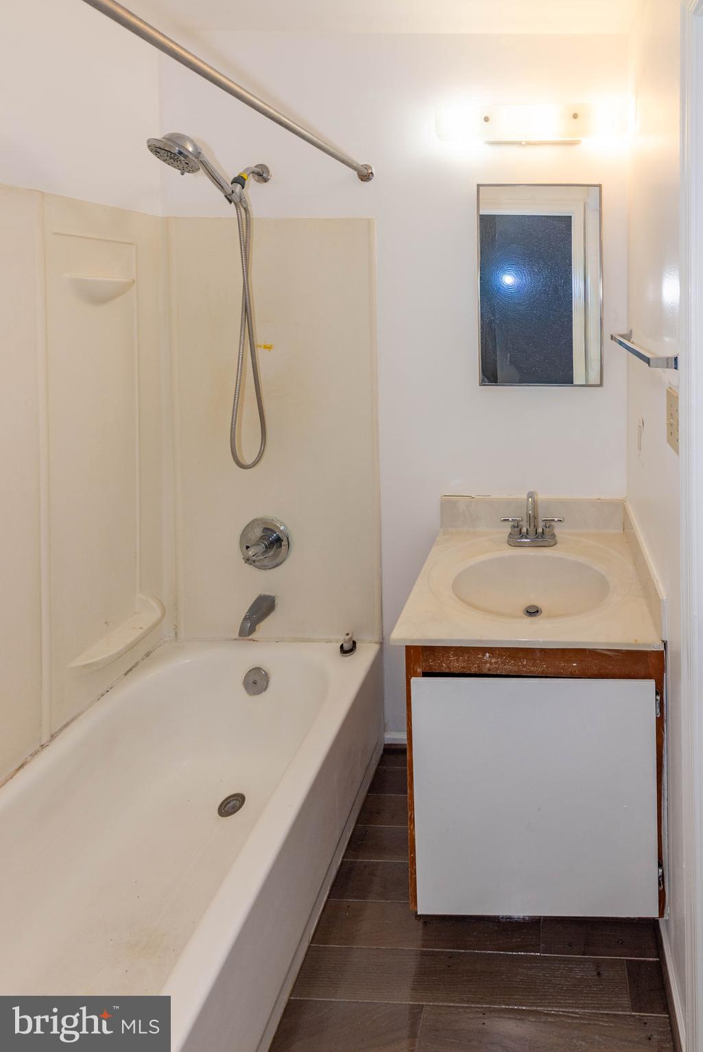 JOHNSTON SQUARE - Residential